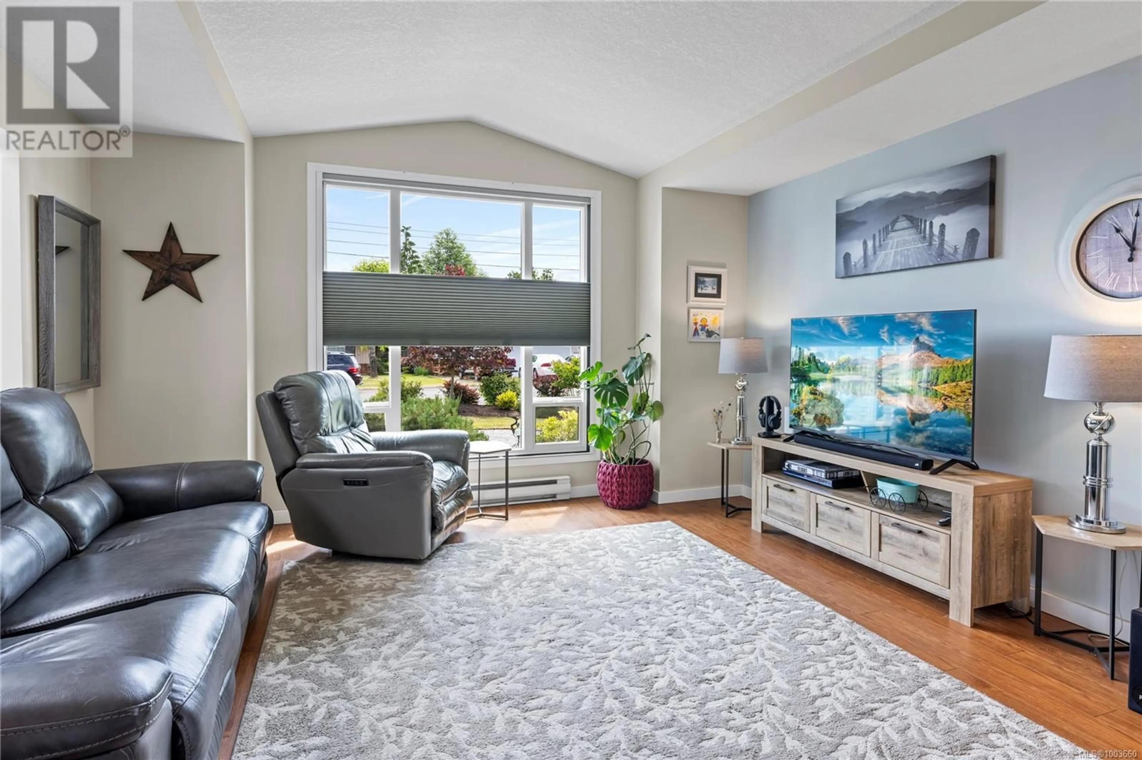 Living room with furniture, unknown for 649 WEDGEWOOD CRESCENT, Parksville British Columbia V9P1B7