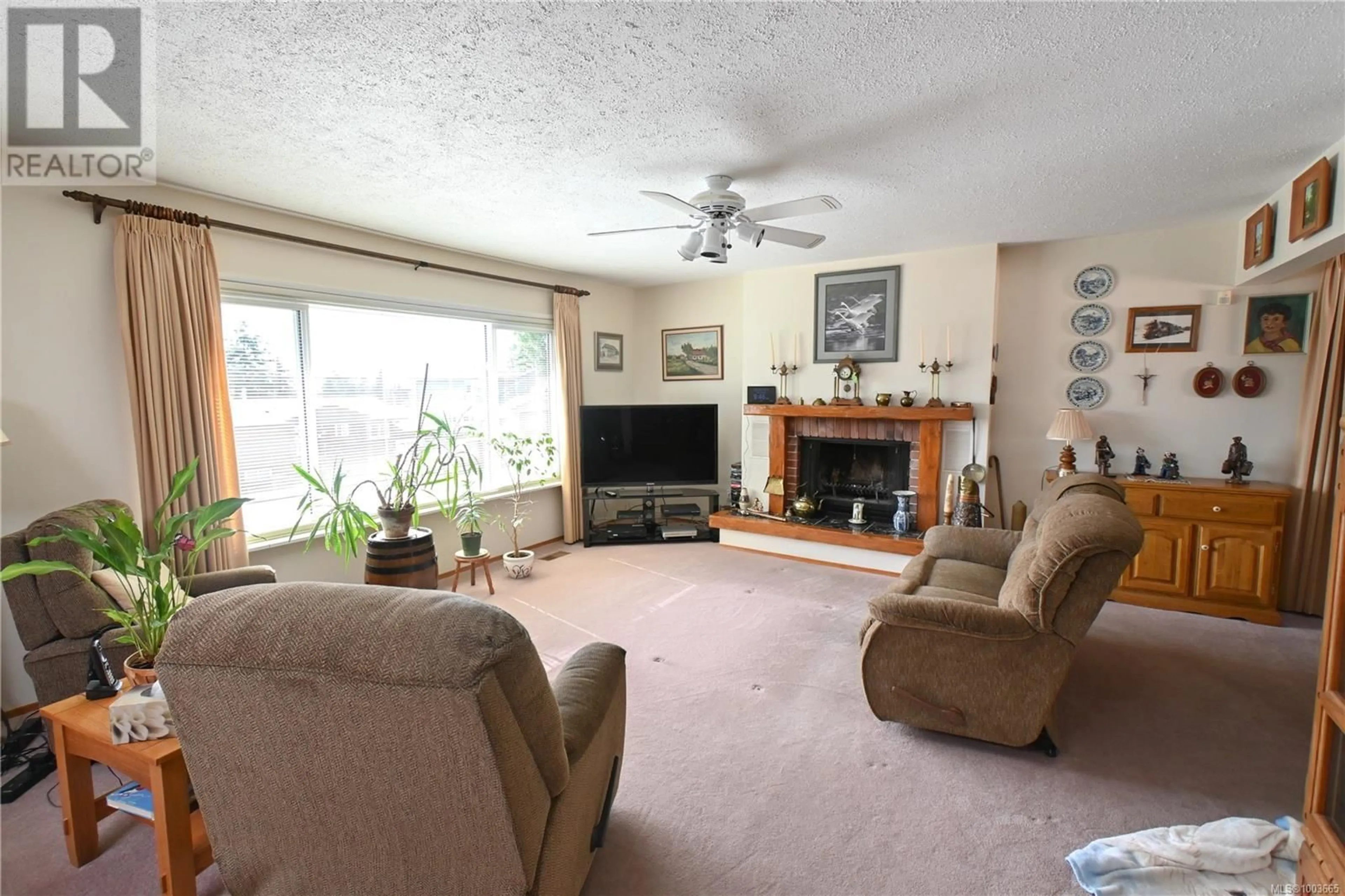 Living room with furniture, unknown for 934 ALDER STREET SOUTH, Campbell River British Columbia V9W1Z5