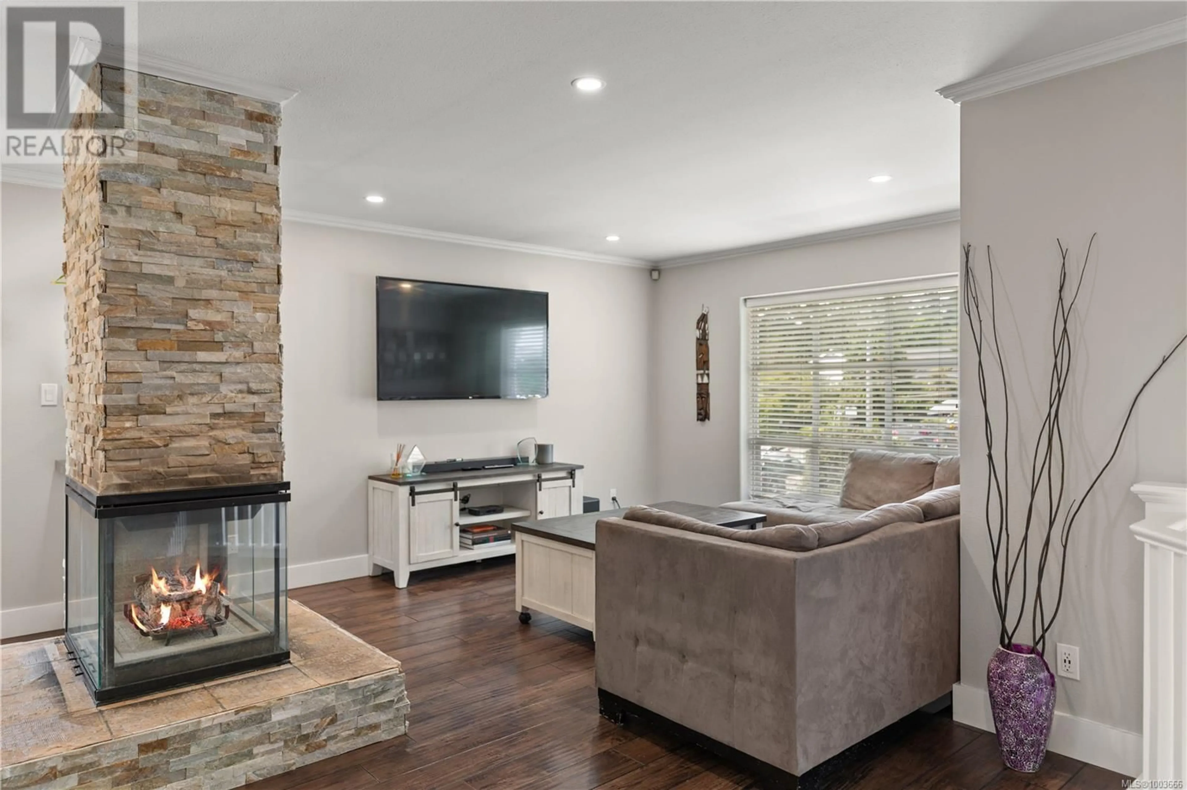 Living room with furniture, unknown for 2 - 890 ADMIRALS ROAD, Esquimalt British Columbia V9A2P3