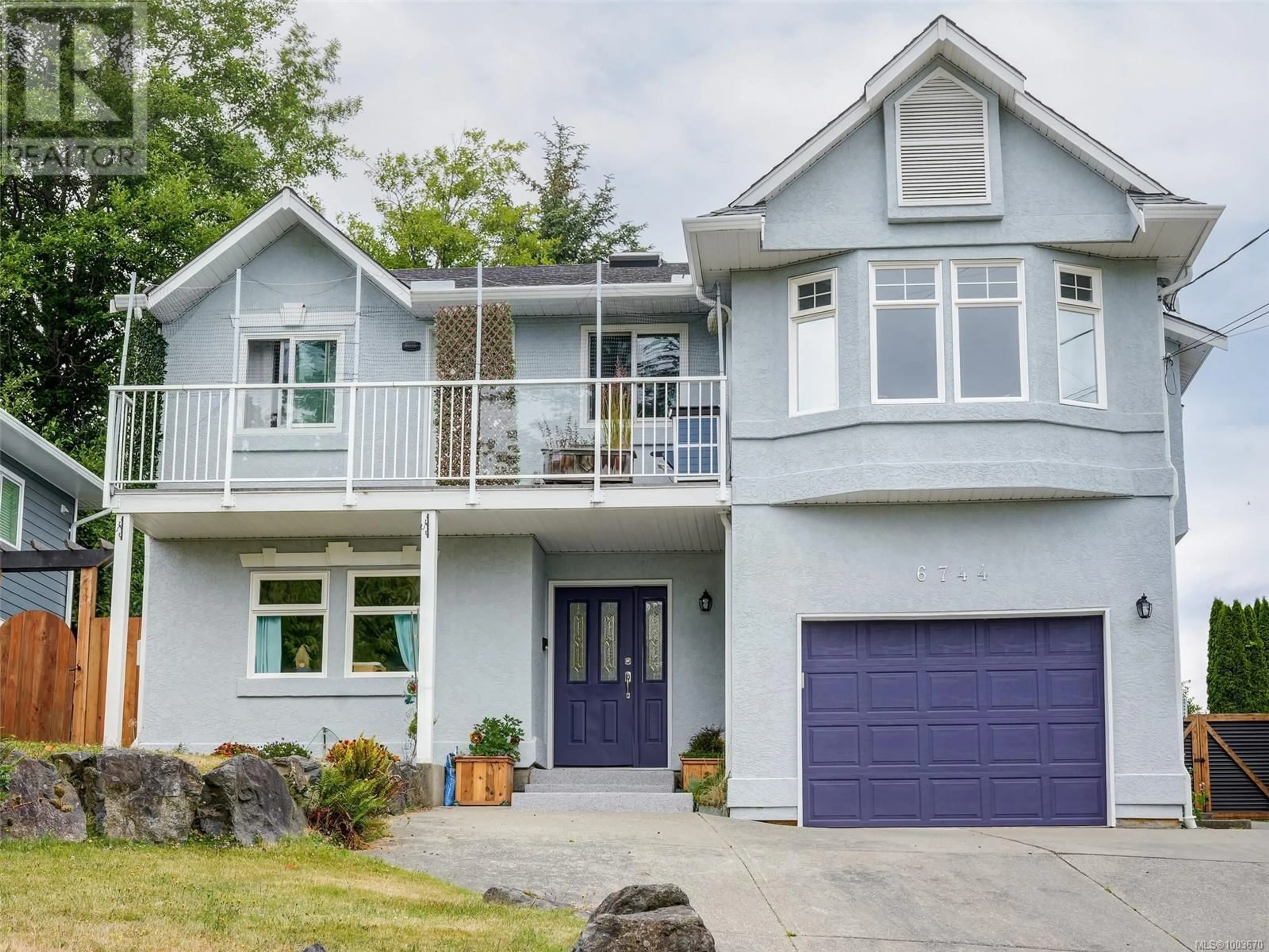 Home with vinyl exterior material, street for 6744 HORNE ROAD, Sooke British Columbia V9Z1H4