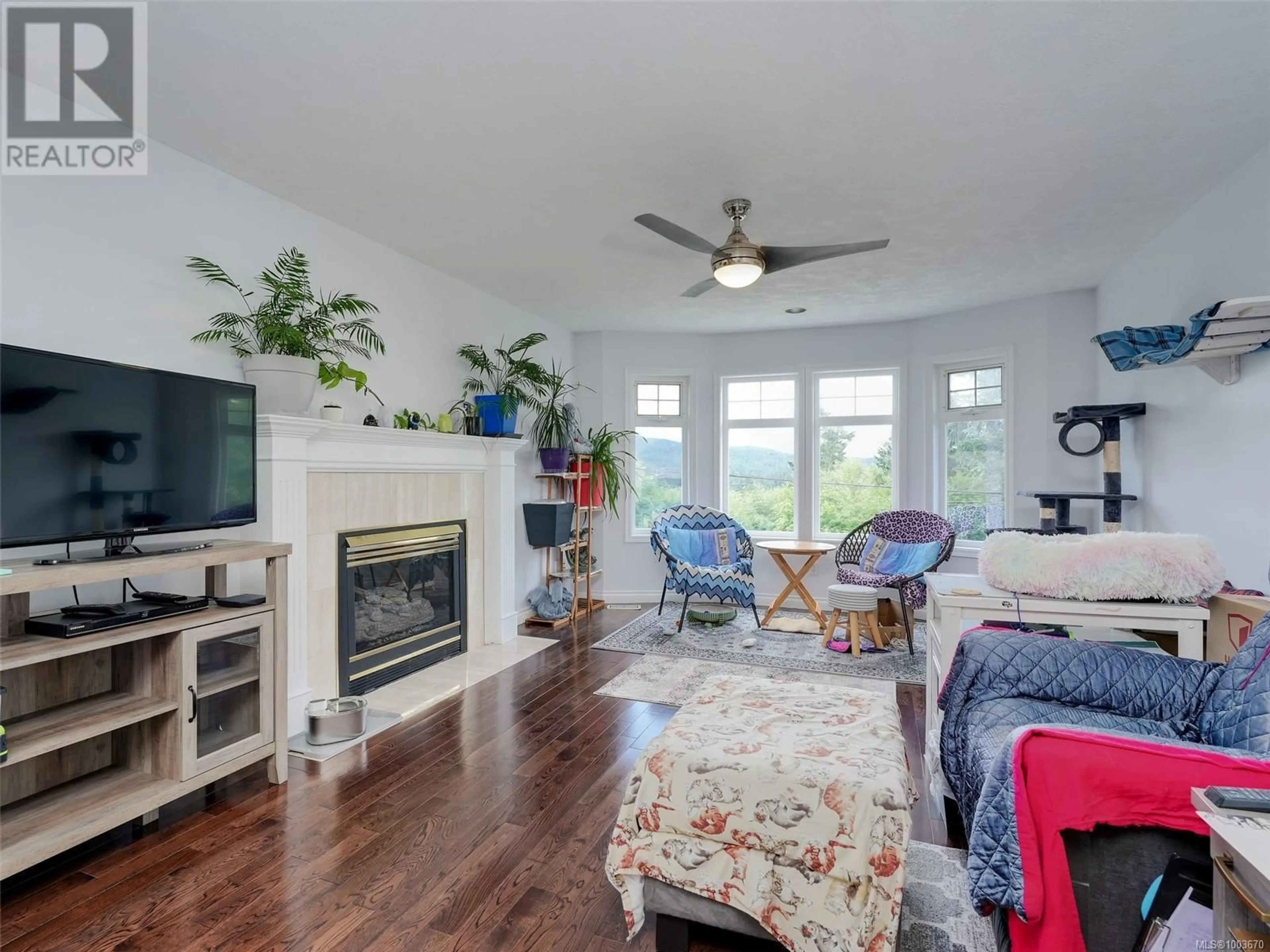 Living room with furniture, unknown for 6744 HORNE ROAD, Sooke British Columbia V9Z1H4