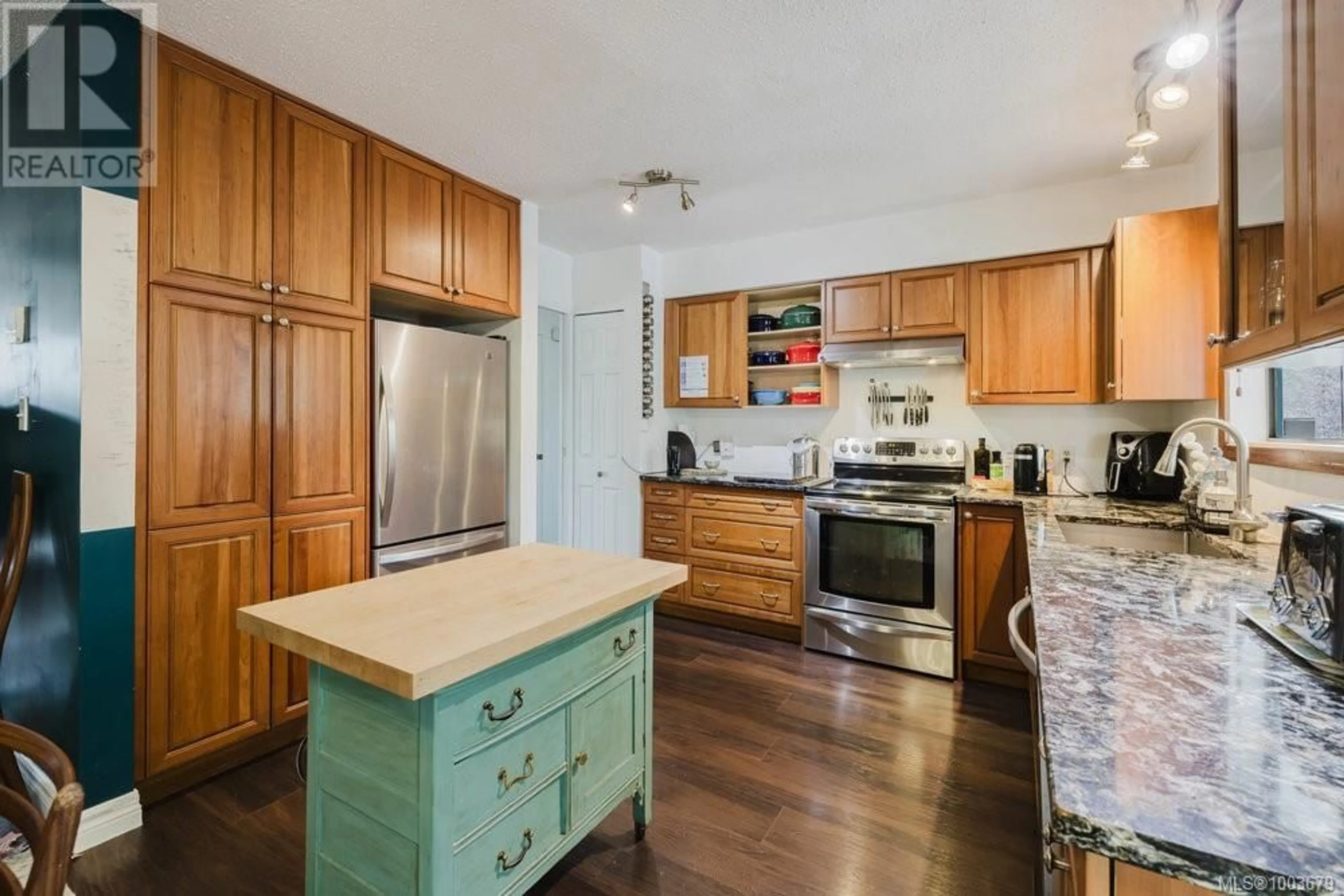 Open concept kitchen, unknown for 1616 AGNEW AVENUE, Saanich British Columbia V8N5M6