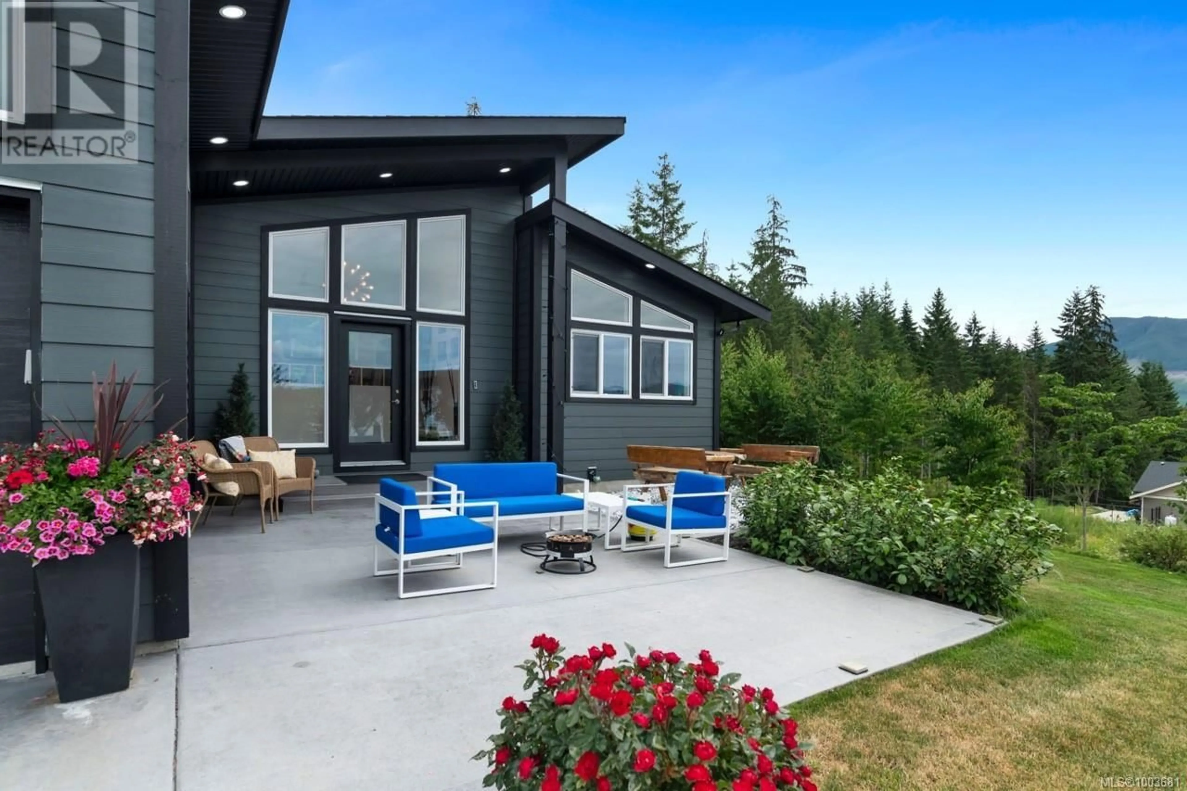 Patio, mountain view for 545 MOUNTAIN VIEW DRIVE, Lake Cowichan British Columbia V0R2G1