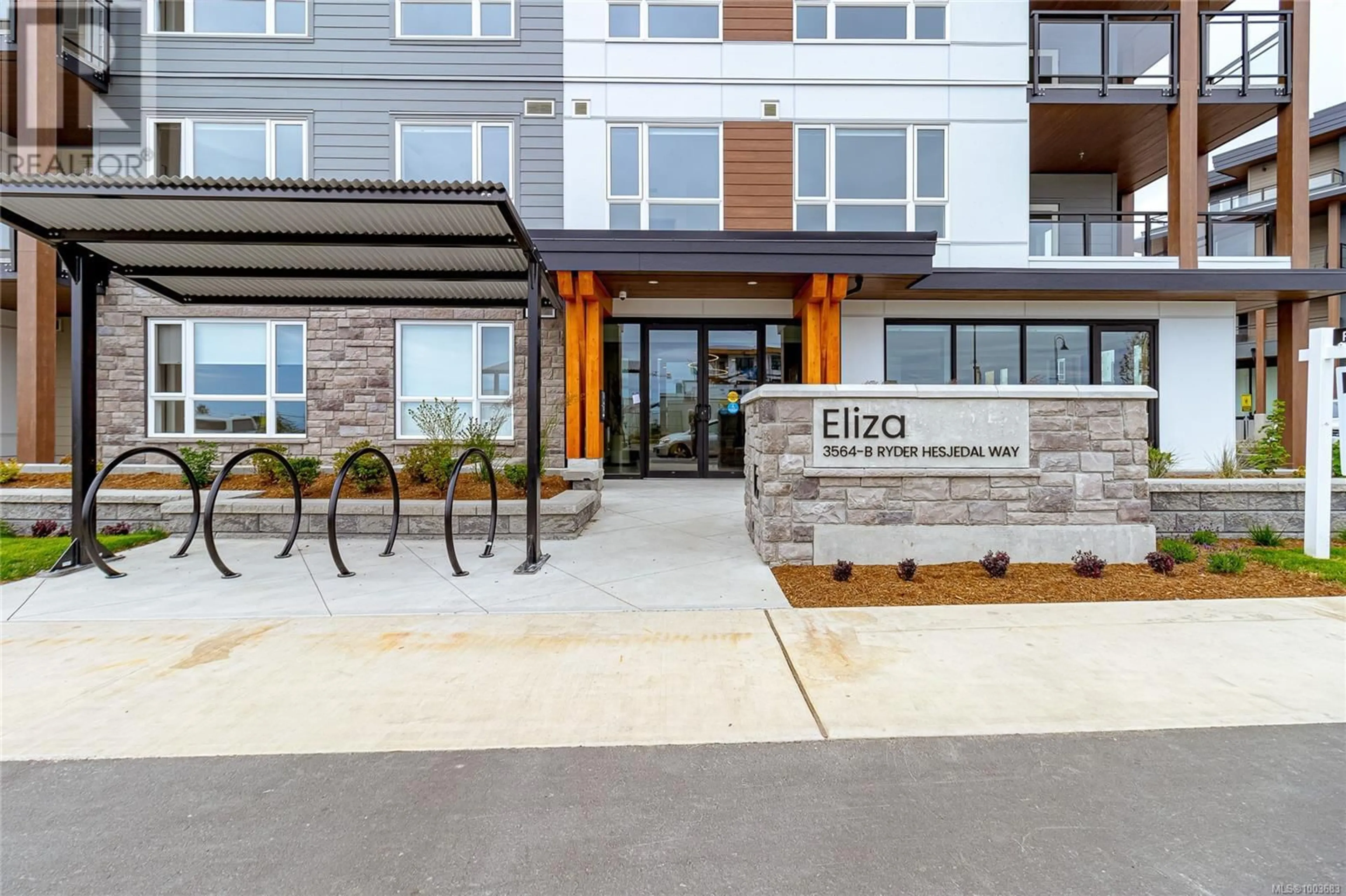 Patio, building for 310 - 3564B RYDER HESJEDAL WAY, Colwood British Columbia V9C0V3