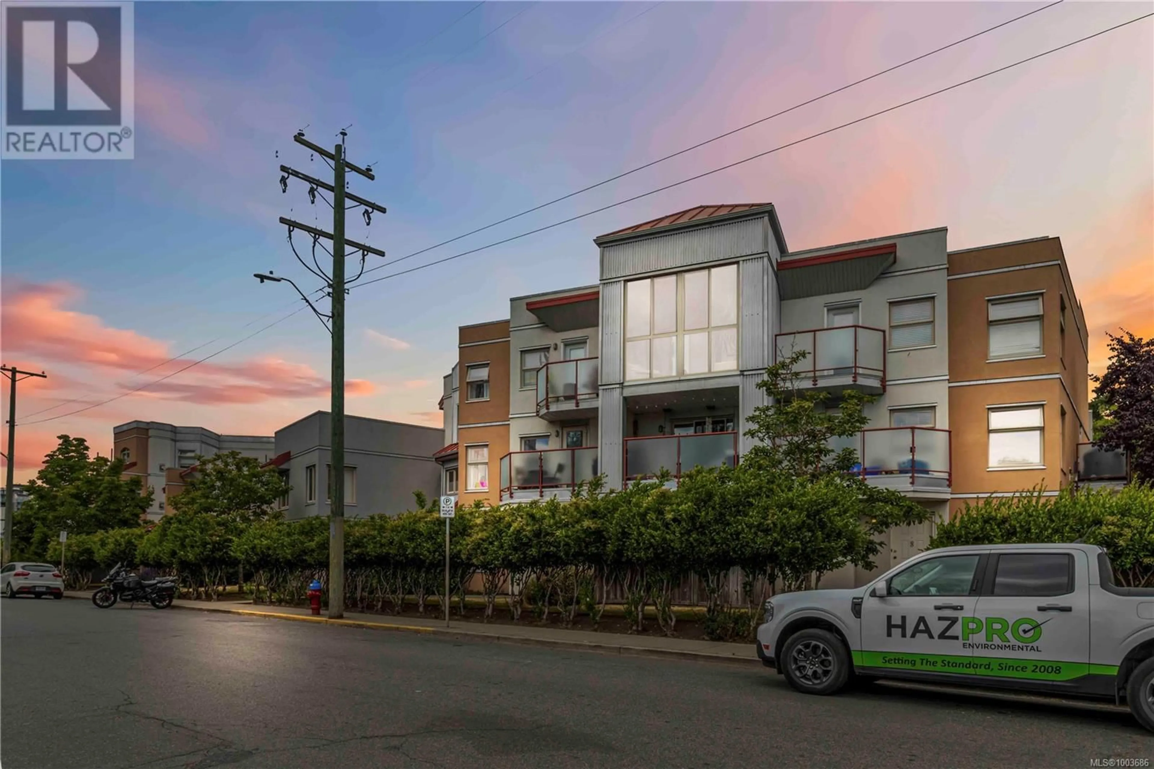 A pic from outside/outdoor area/front of a property/back of a property/a pic from drone, street for 203 - 930 NORTH PARK STREET, Victoria British Columbia V8T1C6