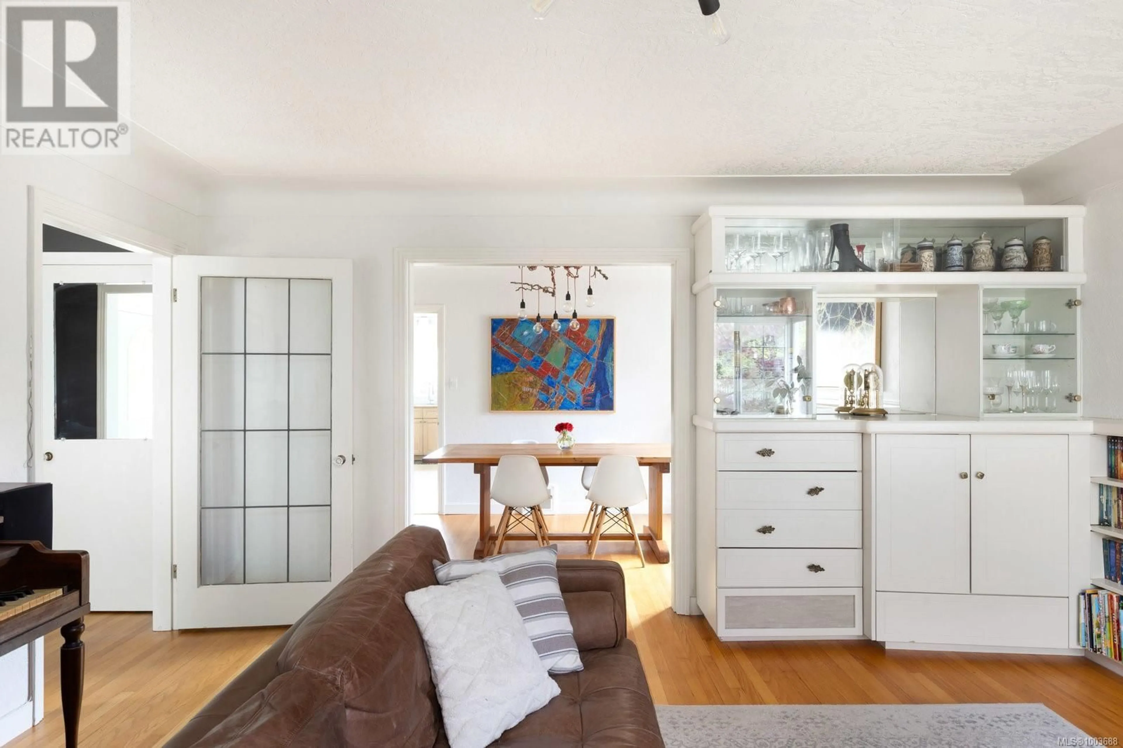 Living room with furniture, wood/laminate floor for 2571 HERON STREET, Oak Bay British Columbia V8R5Z9