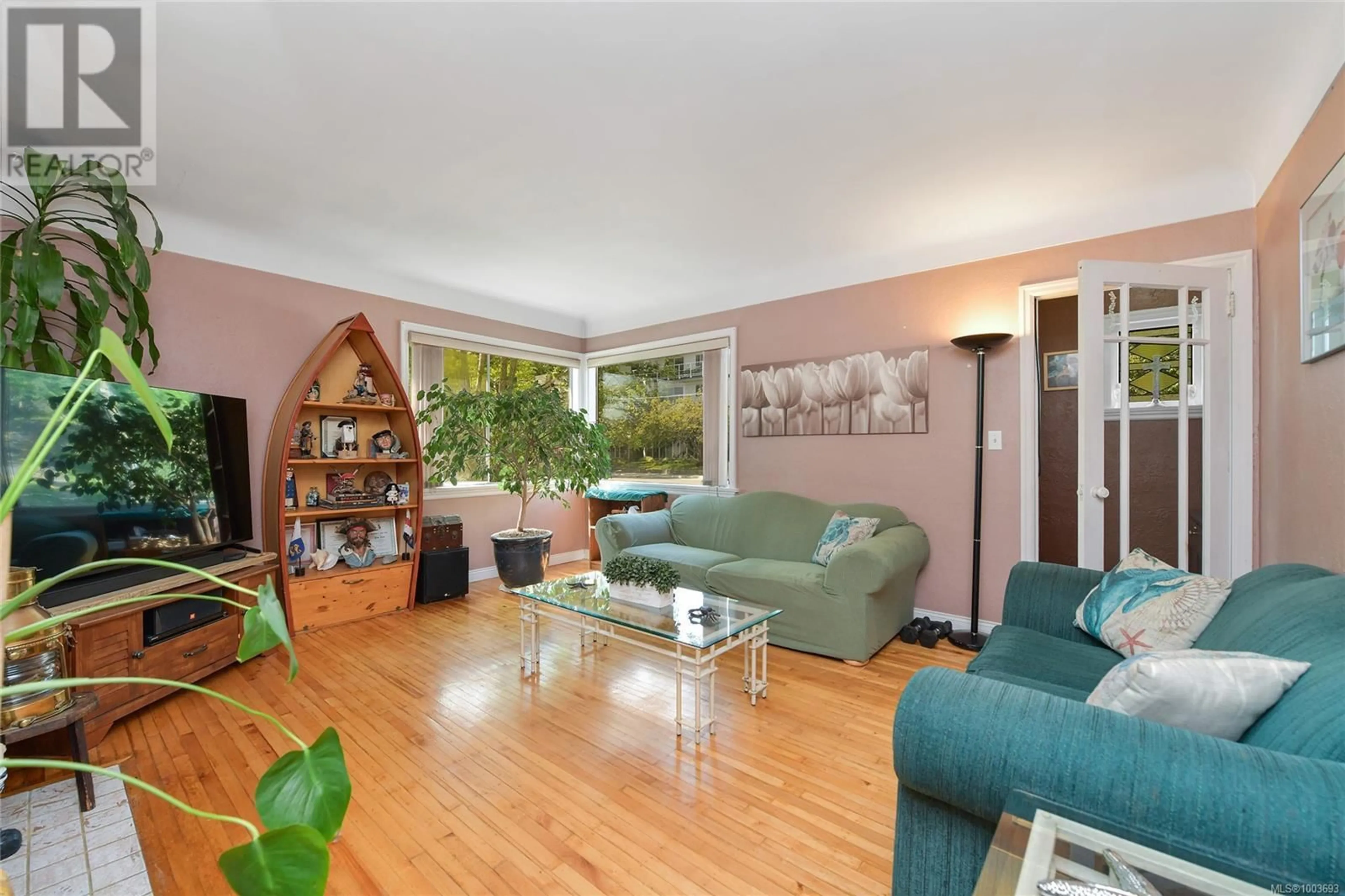Living room with furniture, wood/laminate floor for 1113 ESQUIMALT ROAD, Esquimalt British Columbia V9A5A3