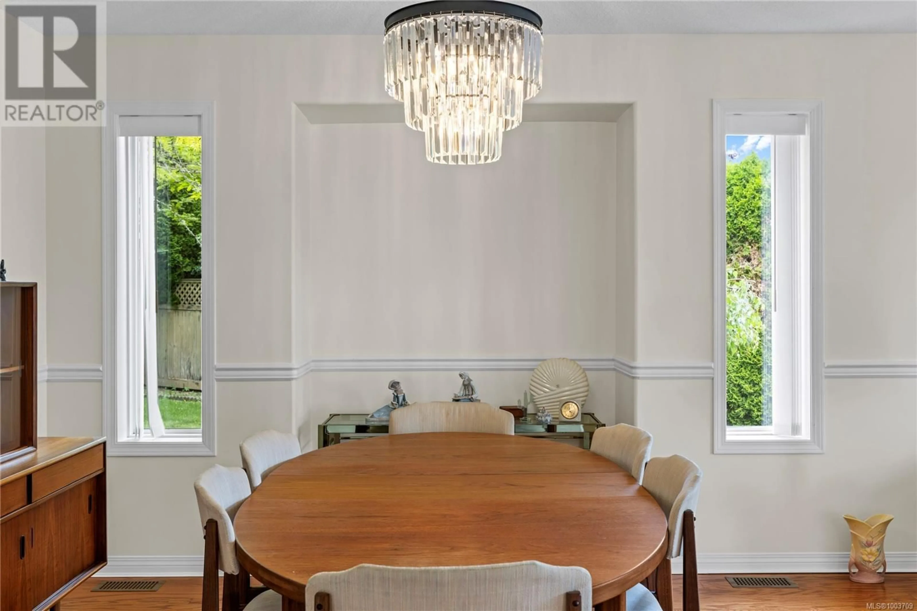 Dining room, wood/laminate floor for 784 CHARTWEST COURT, Qualicum Beach British Columbia V9K2P9