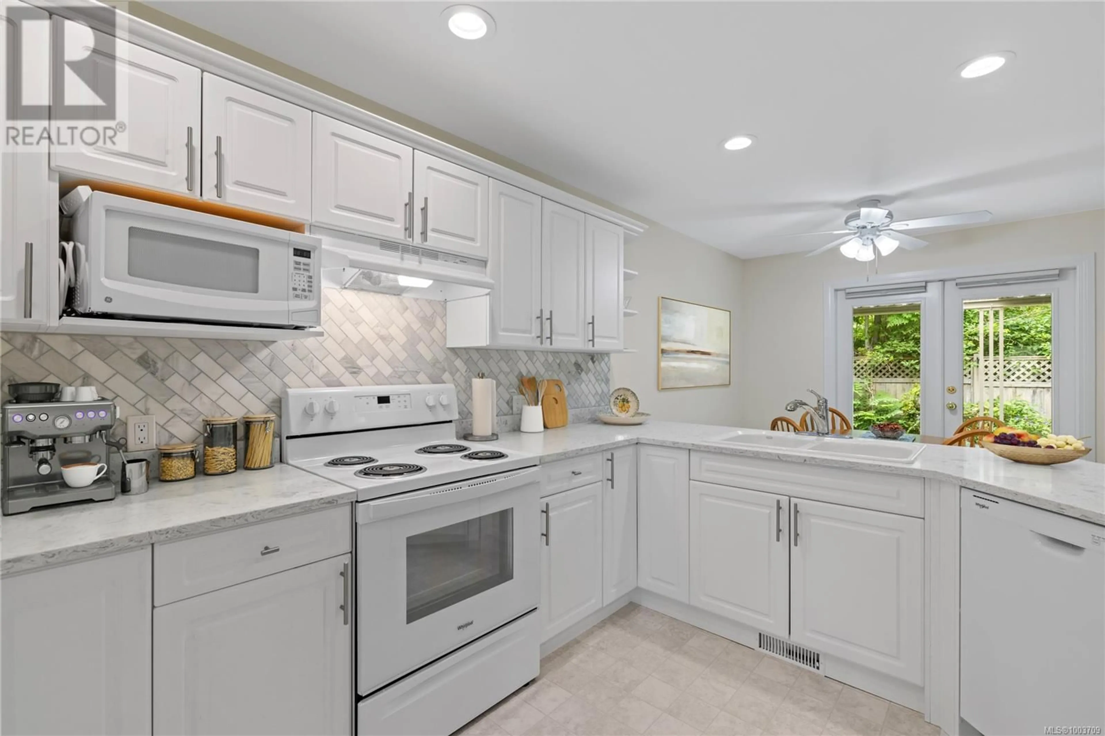 Open concept kitchen, ceramic/tile floor for 784 CHARTWEST COURT, Qualicum Beach British Columbia V9K2P9