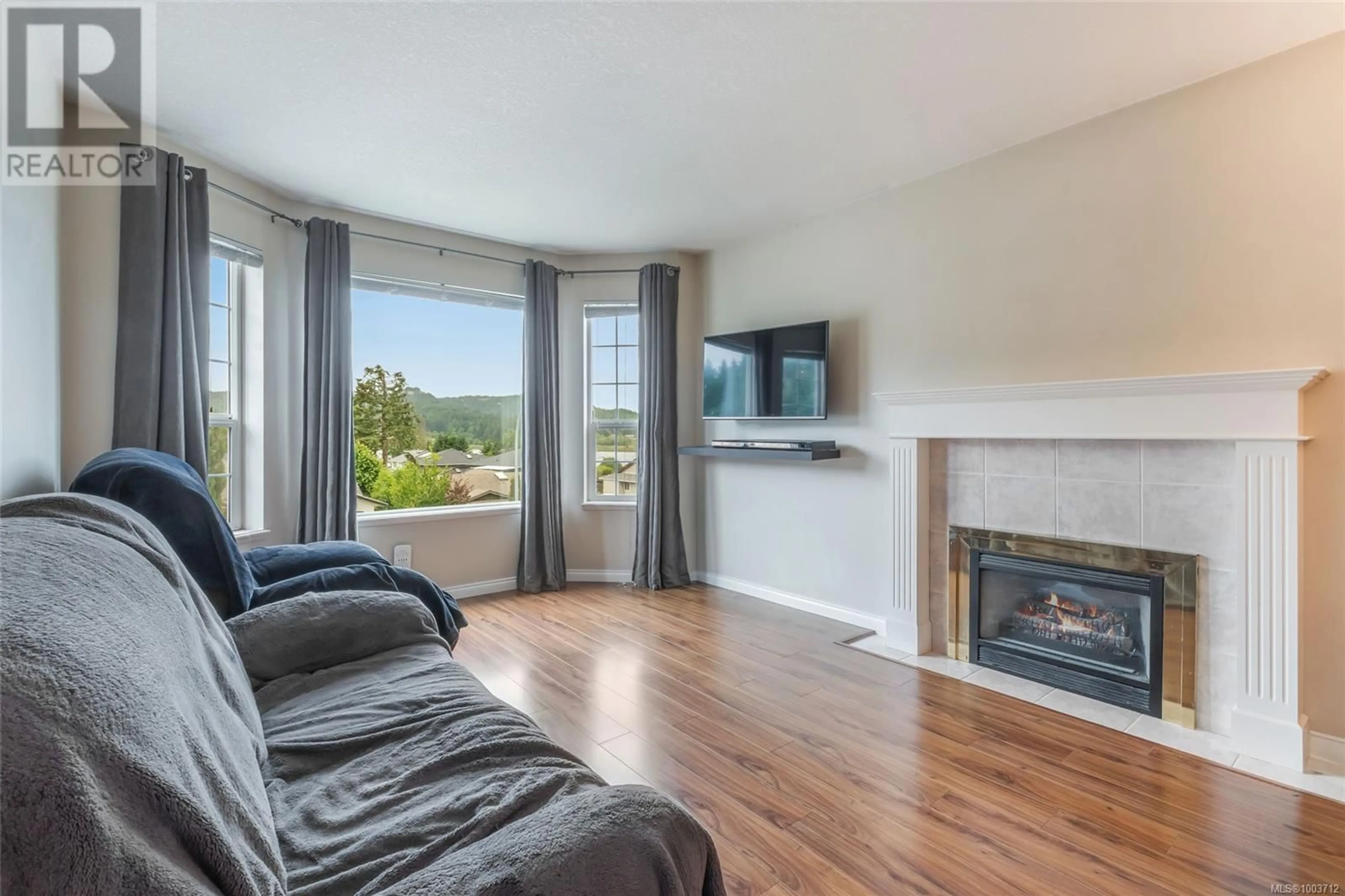 Living room with furniture, wood/laminate floor for 5383 COLINWOOD DRIVE, Nanaimo British Columbia V9T6G2