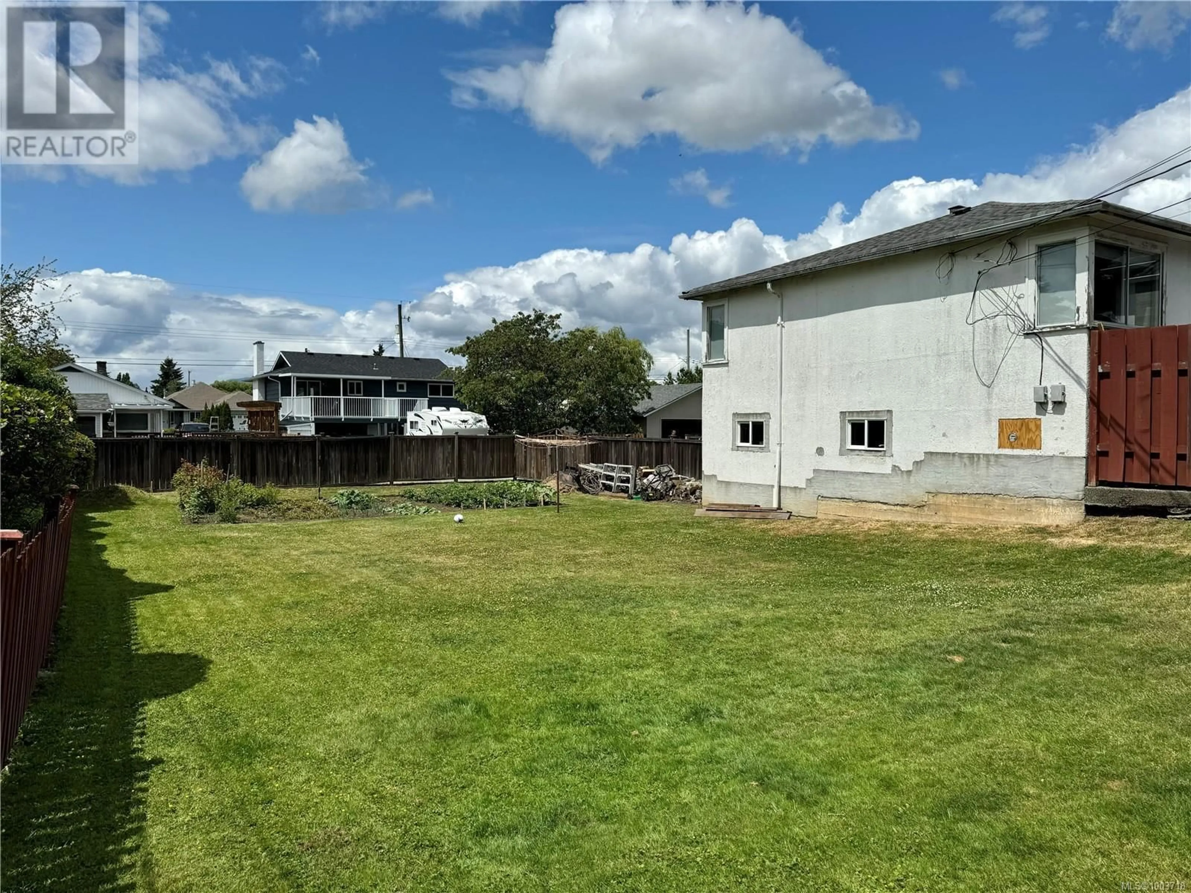 A pic from outside/outdoor area/front of a property/back of a property/a pic from drone, building for 4824/4830 SWANSON STREET, Port Alberni British Columbia V9Y6M8