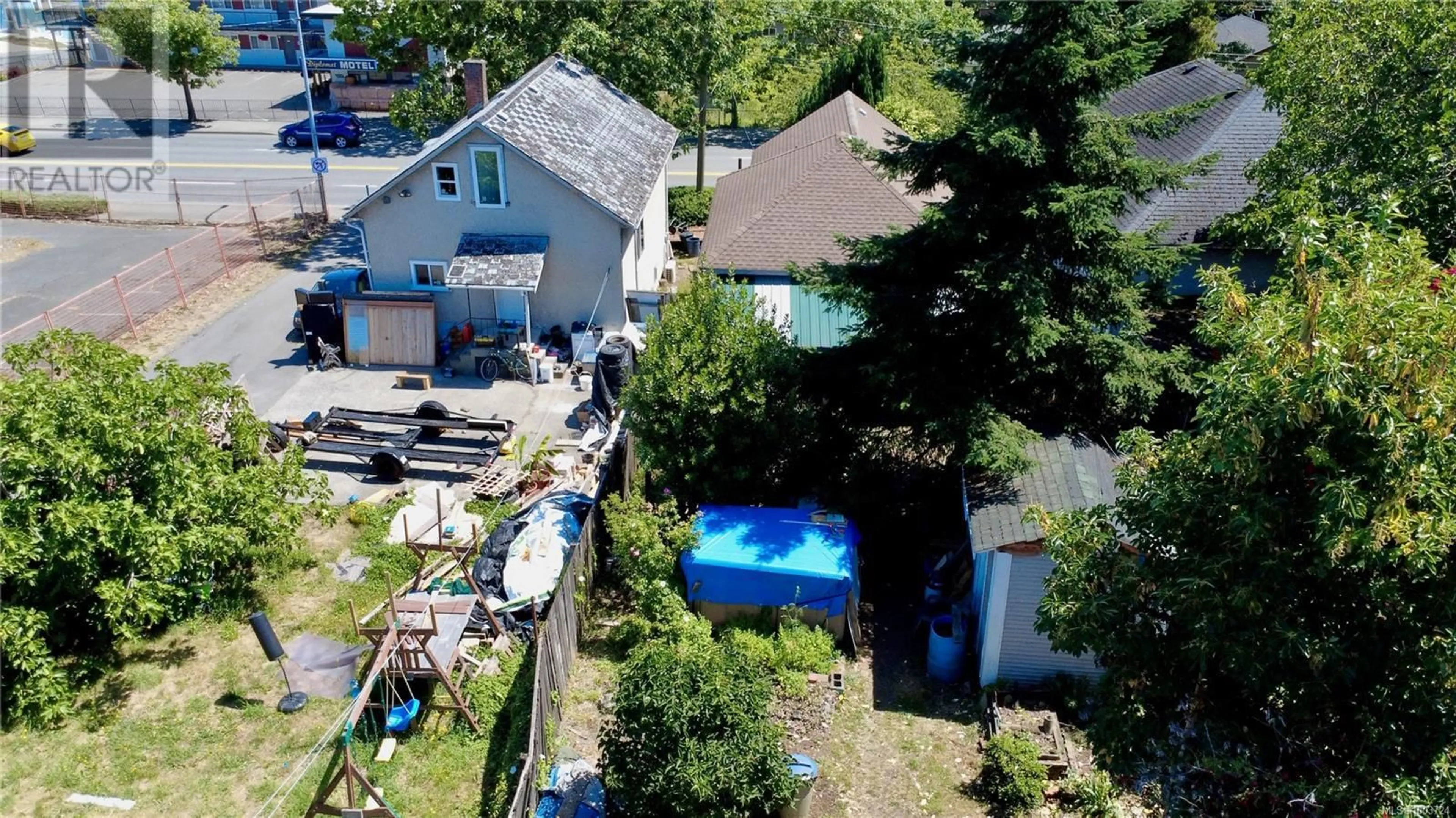 A pic from outside/outdoor area/front of a property/back of a property/a pic from drone, street for 374 NICOL STREET, Nanaimo British Columbia V9R4T4