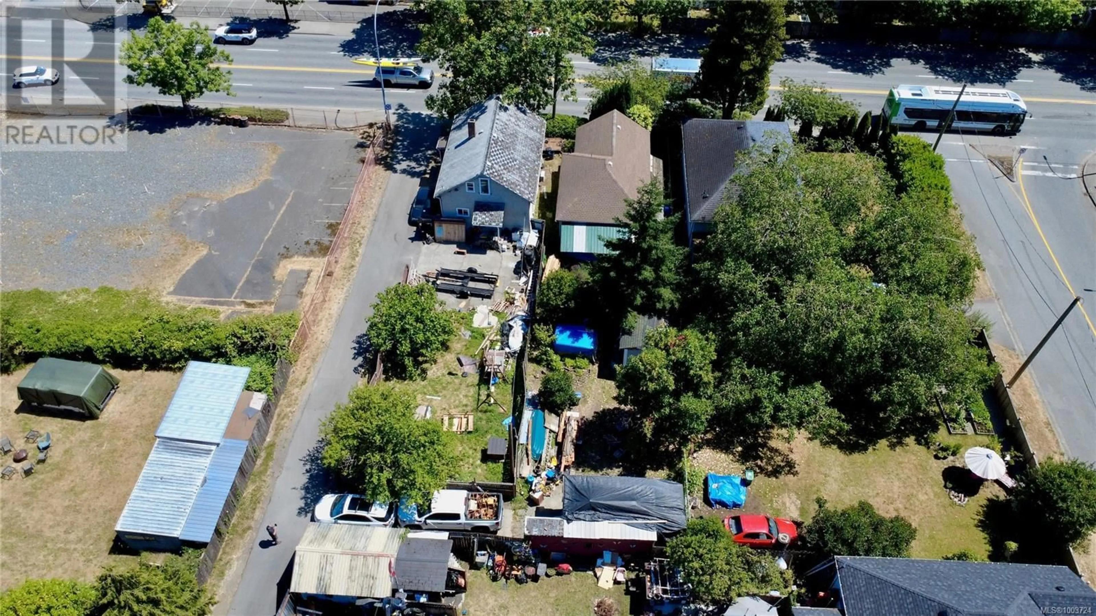 A pic from outside/outdoor area/front of a property/back of a property/a pic from drone, street for 374 NICOL STREET, Nanaimo British Columbia V9R4T4