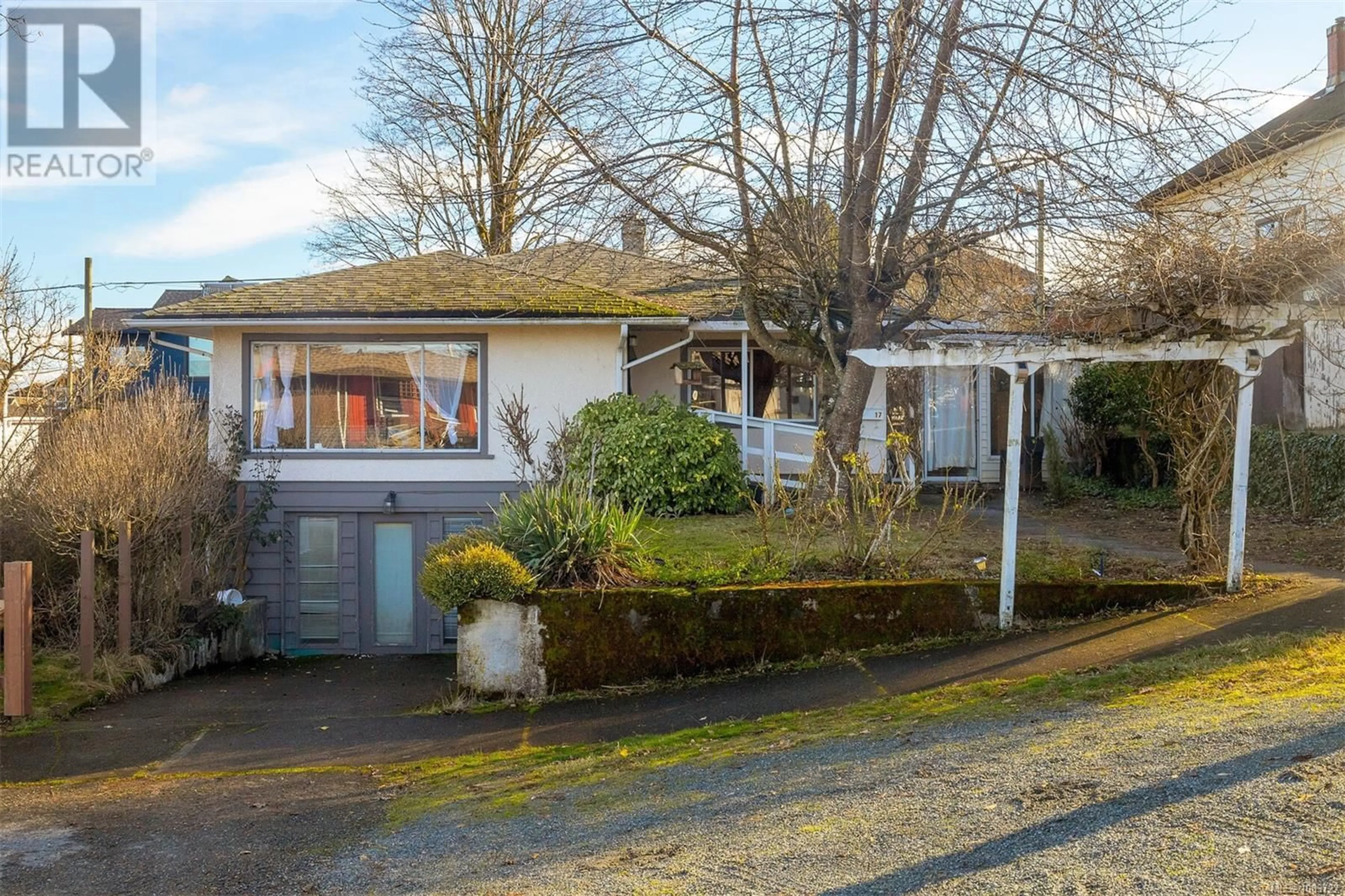 A pic from outside/outdoor area/front of a property/back of a property/a pic from drone, street for 17 BADEN POWELL STREET, Ladysmith British Columbia V9G1S8