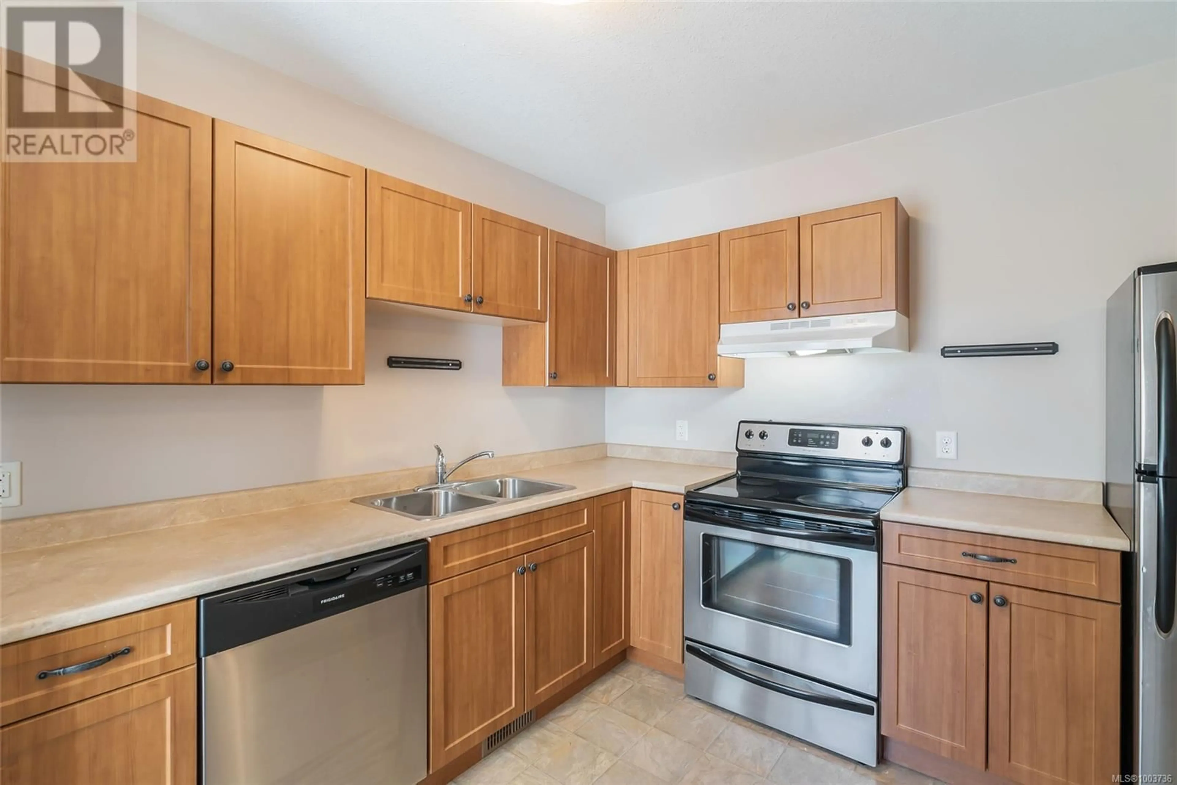 Standard kitchen, unknown for 567 DRAKE STREET, Nanaimo British Columbia V9S2S8