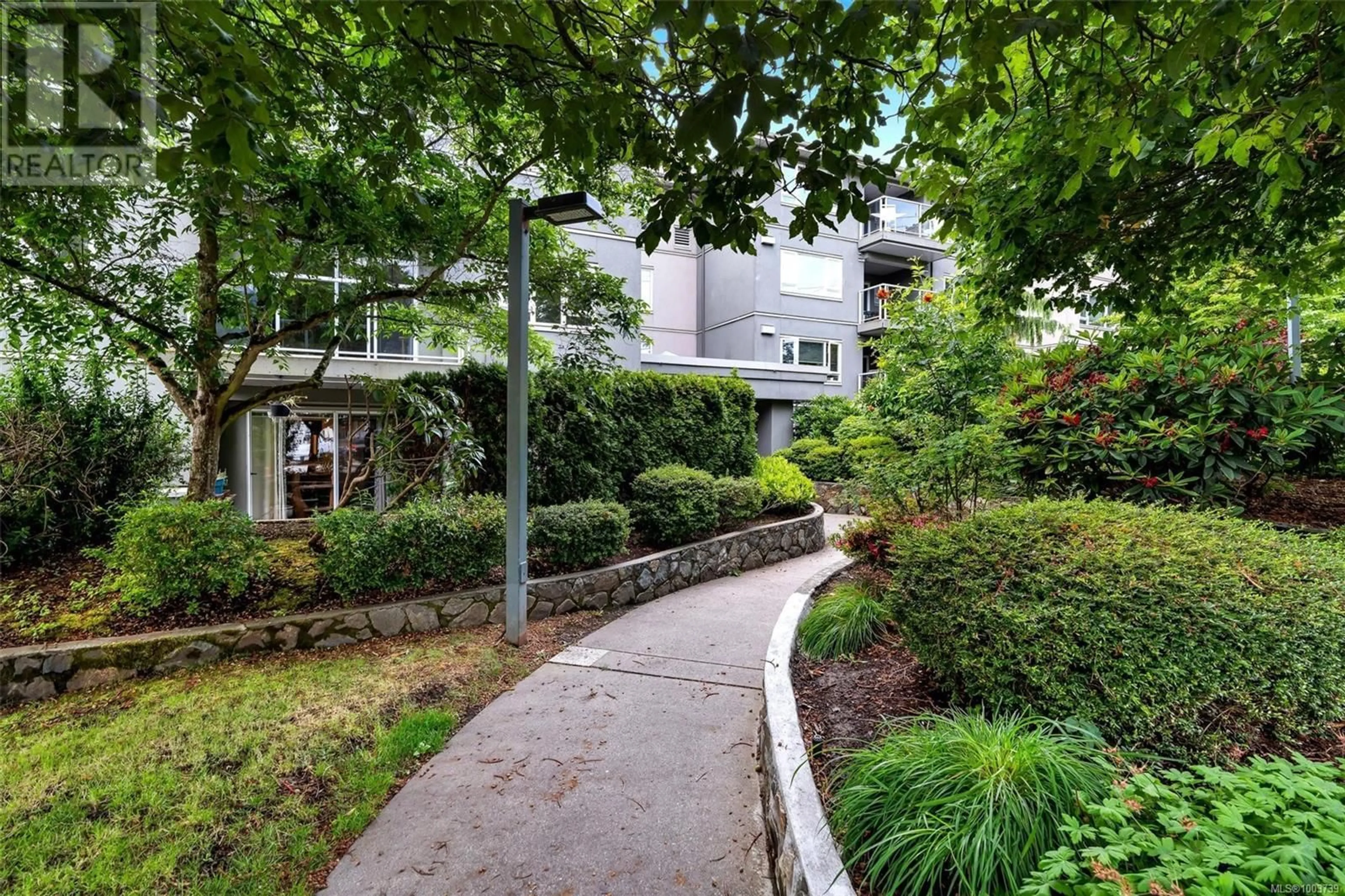 Patio, street for 201 - 951 TOPAZ AVENUE, Victoria British Columbia V8T2M2