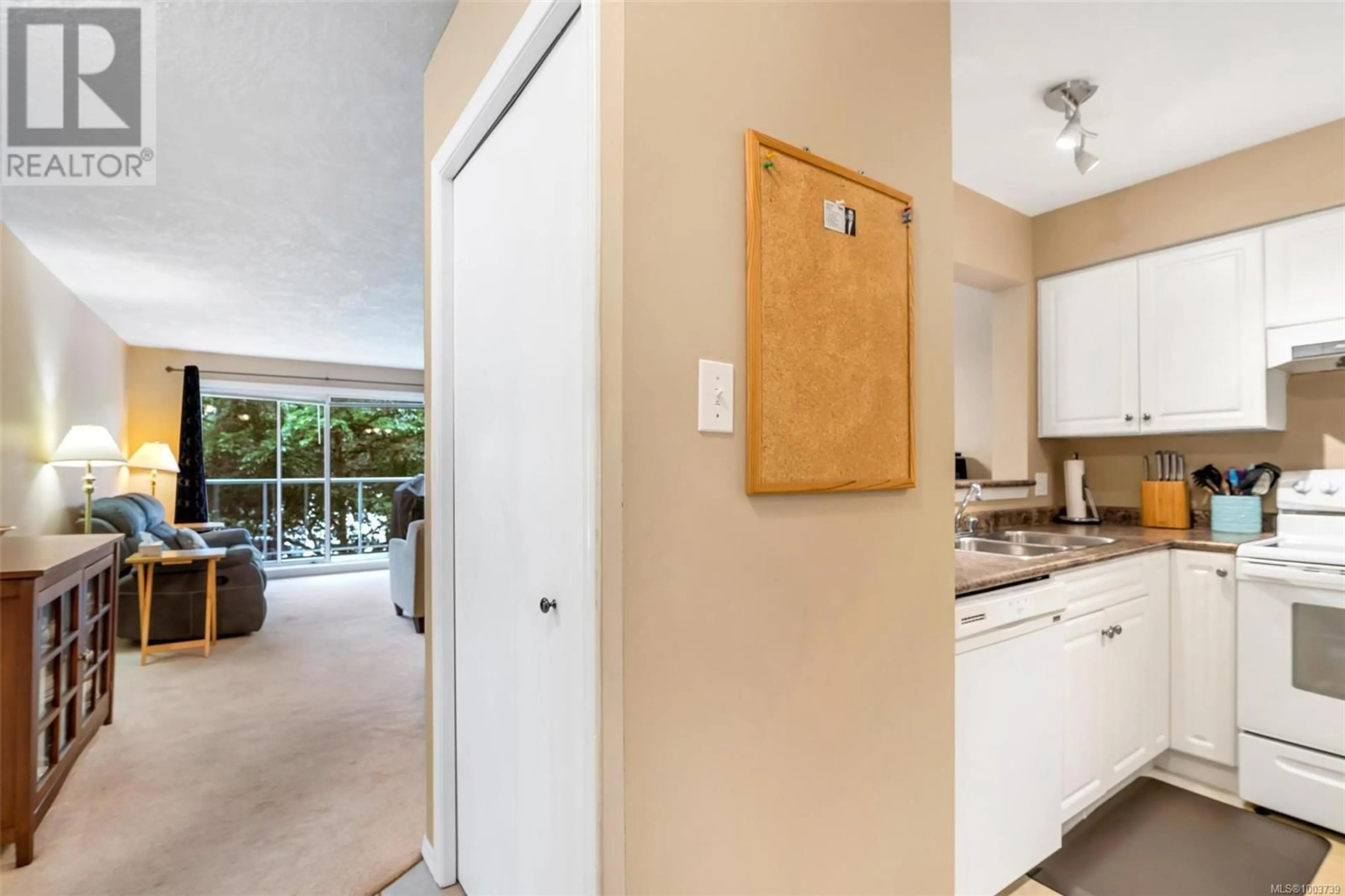 Standard kitchen, unknown for 201 - 951 TOPAZ AVENUE, Victoria British Columbia V8T2M2