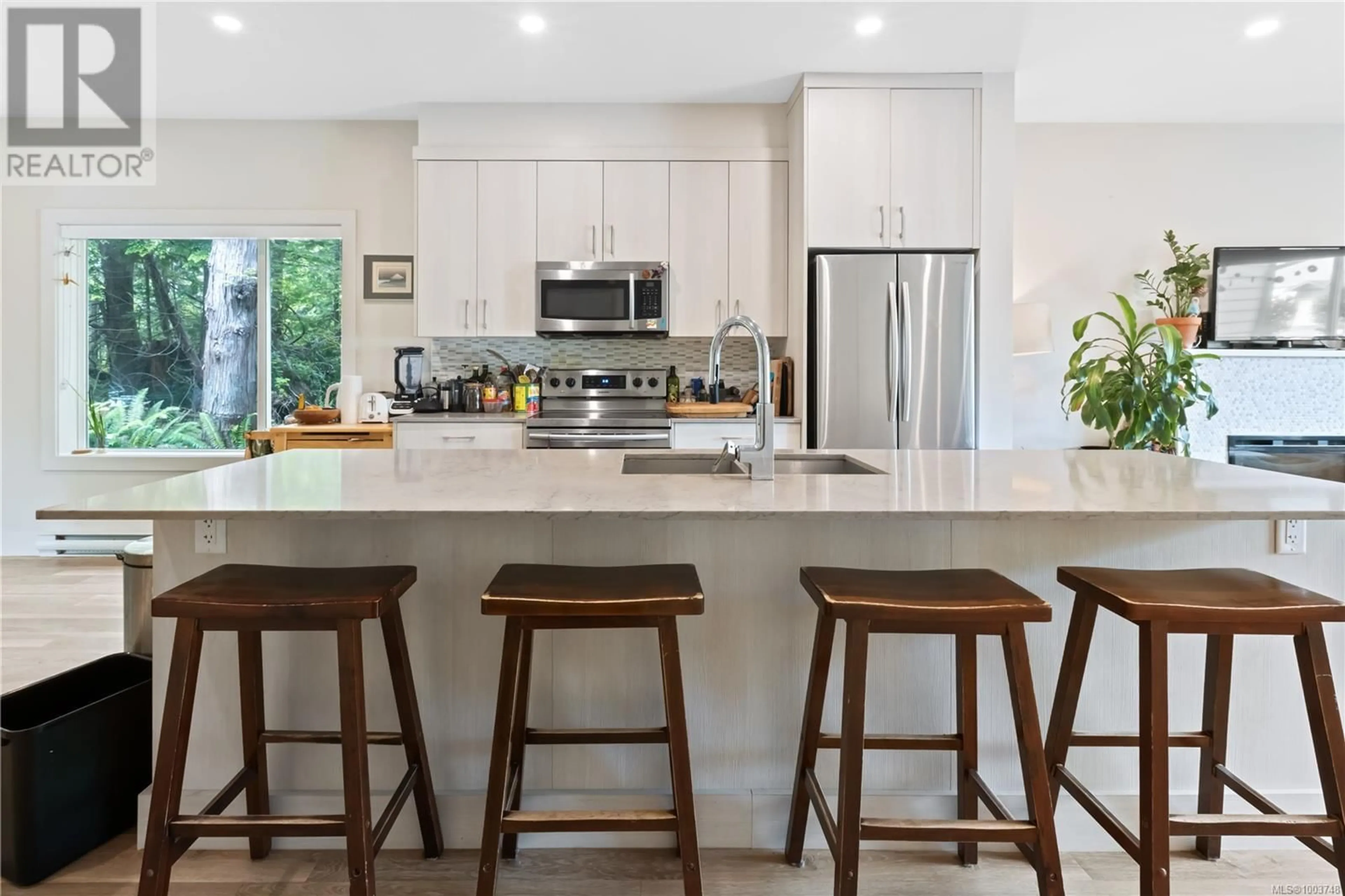 Open concept kitchen, unknown for 19 - 625 HELLESEN DRIVE, Tofino British Columbia V0R2Z0