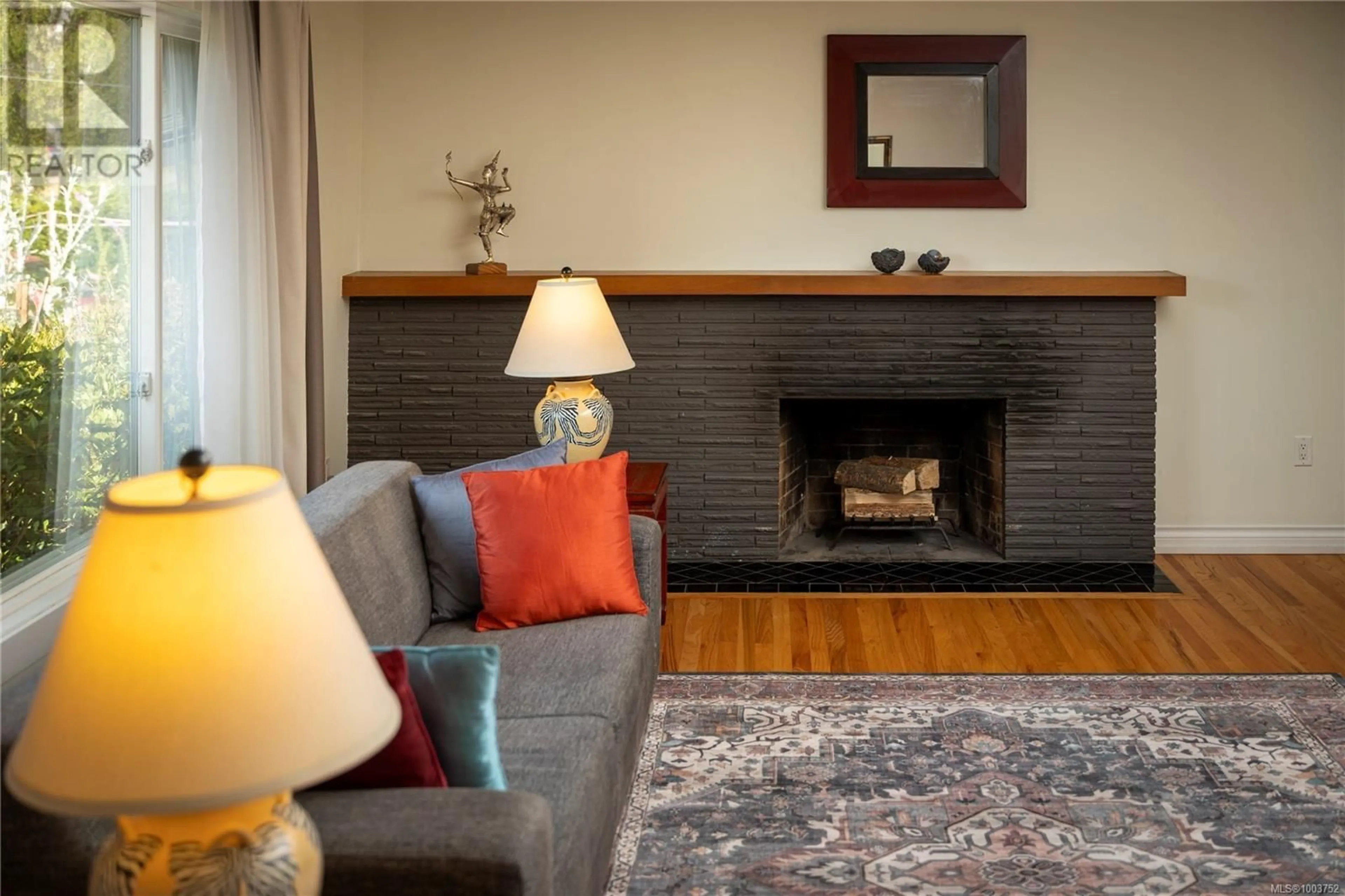 Living room with furniture, unknown for 2070 MCNEILL AVENUE, Oak Bay British Columbia V8S2X8