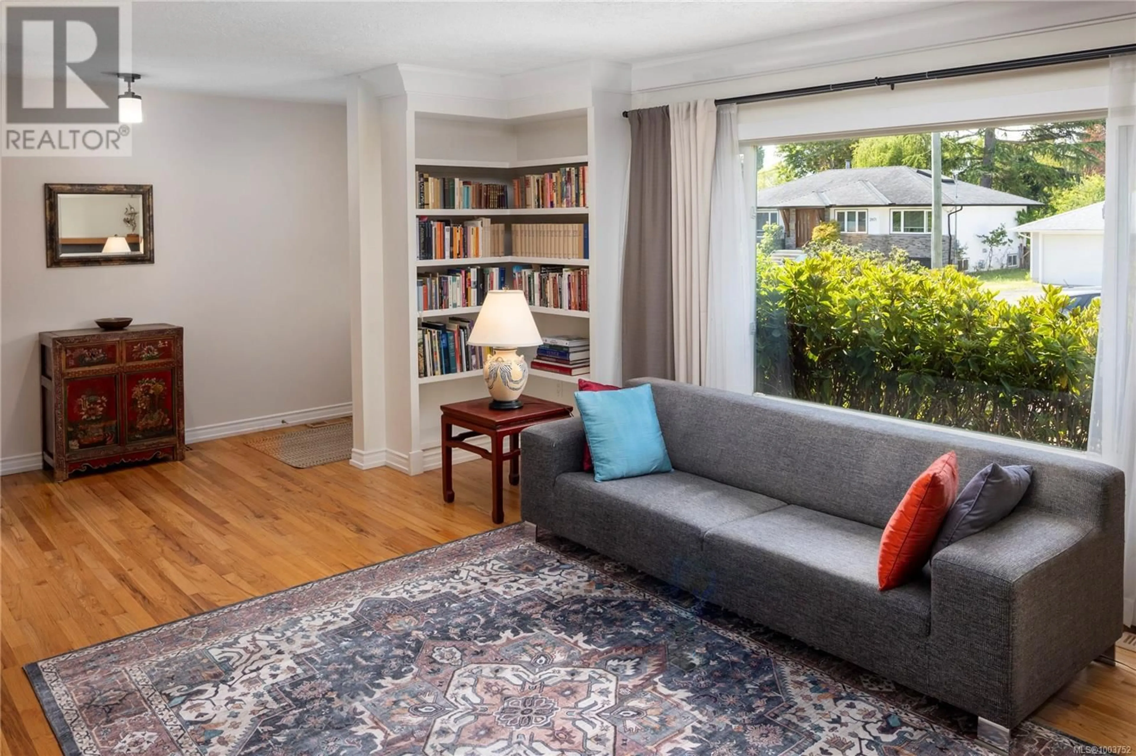 Living room with furniture, unknown for 2070 MCNEILL AVENUE, Oak Bay British Columbia V8S2X8