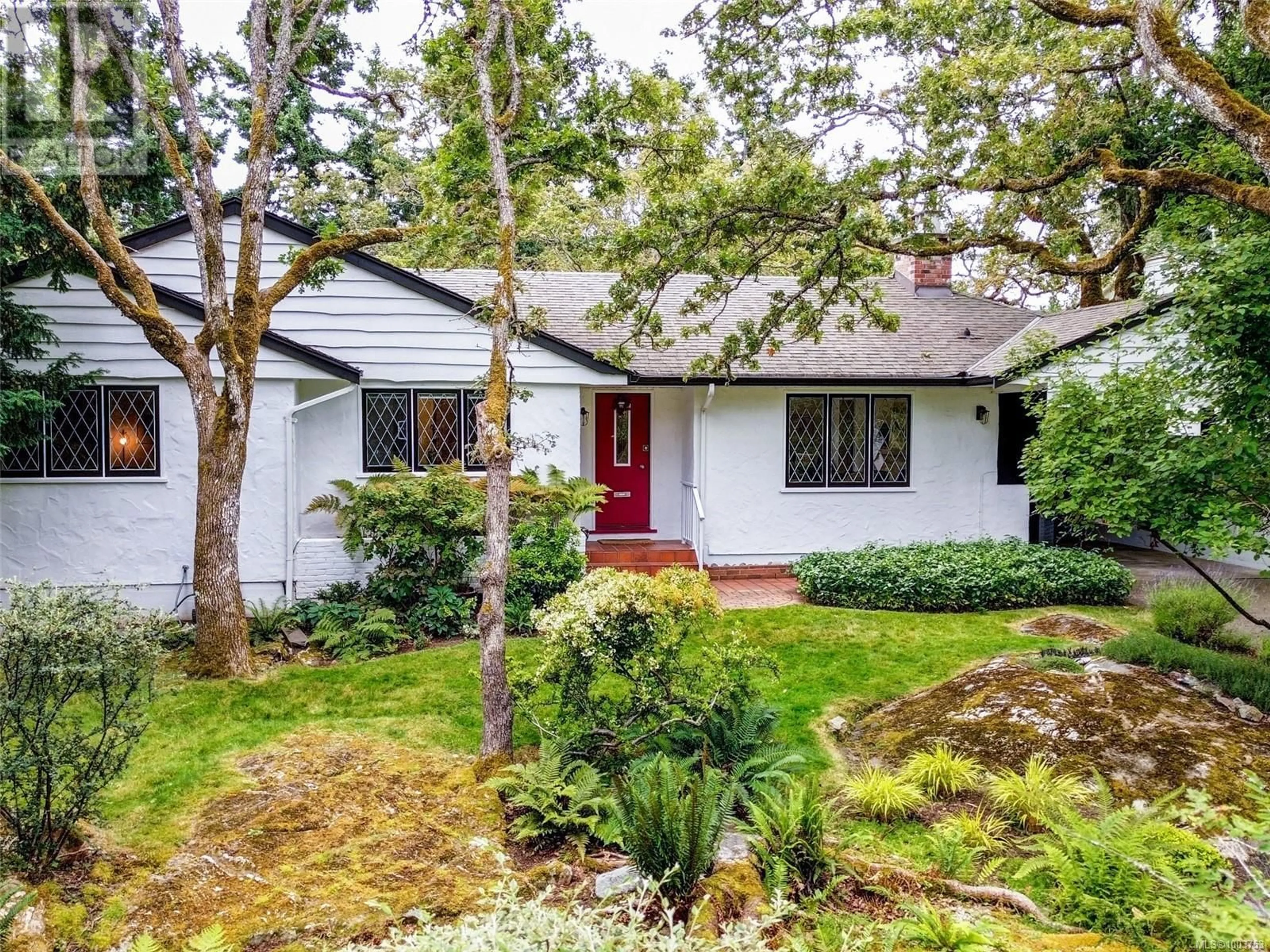 Home with vinyl exterior material, street for 3539 PLYMOUTH ROAD, Oak Bay British Columbia V8P4X7