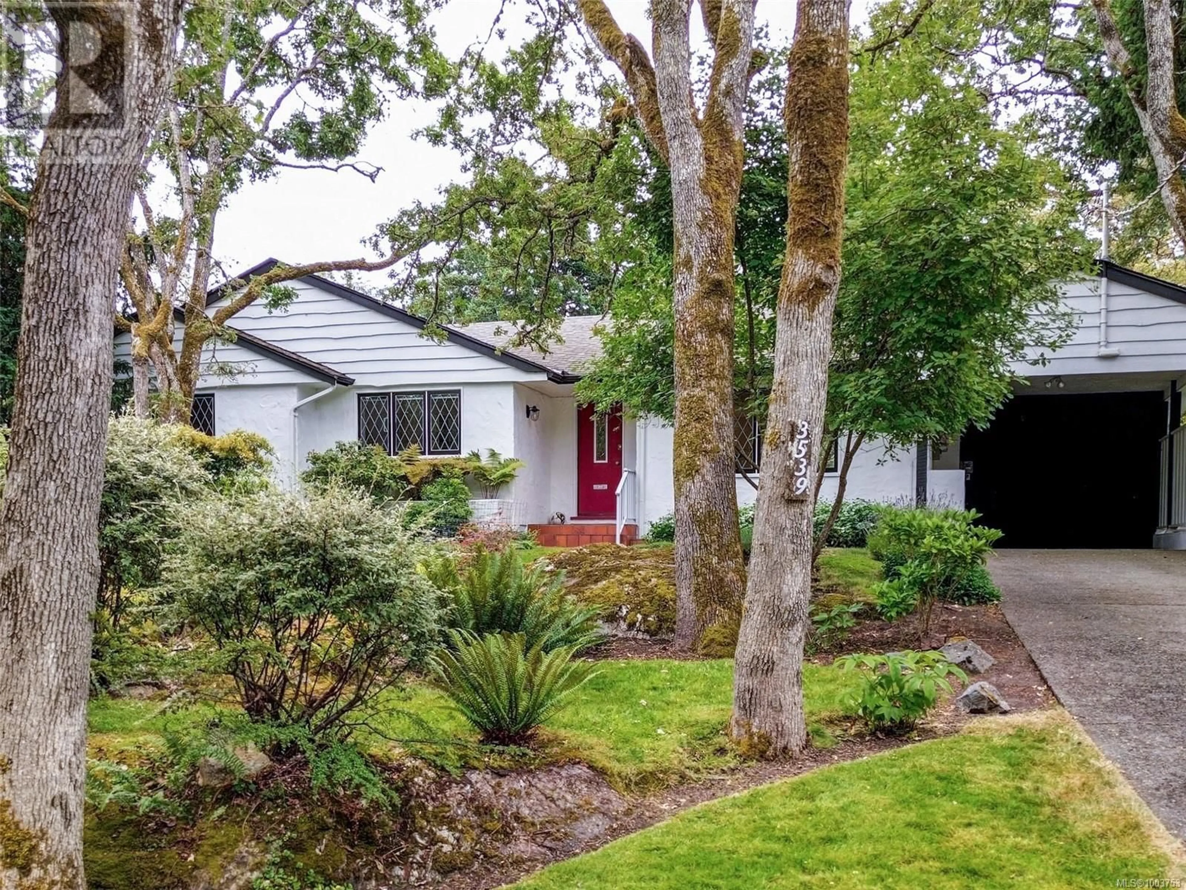 Home with vinyl exterior material, street for 3539 PLYMOUTH ROAD, Oak Bay British Columbia V8P4X7