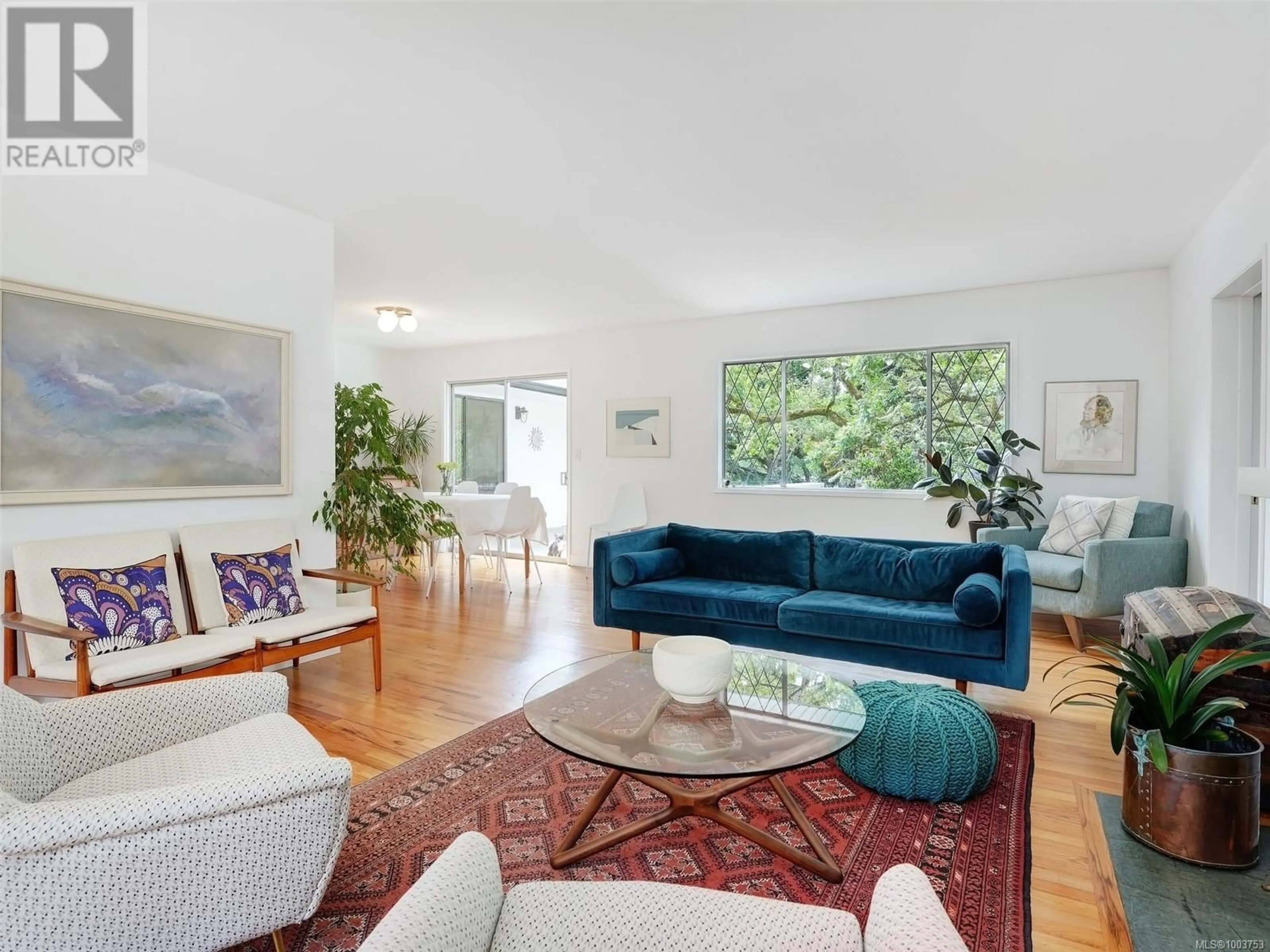 Living room with furniture, unknown for 3539 PLYMOUTH ROAD, Oak Bay British Columbia V8P4X7