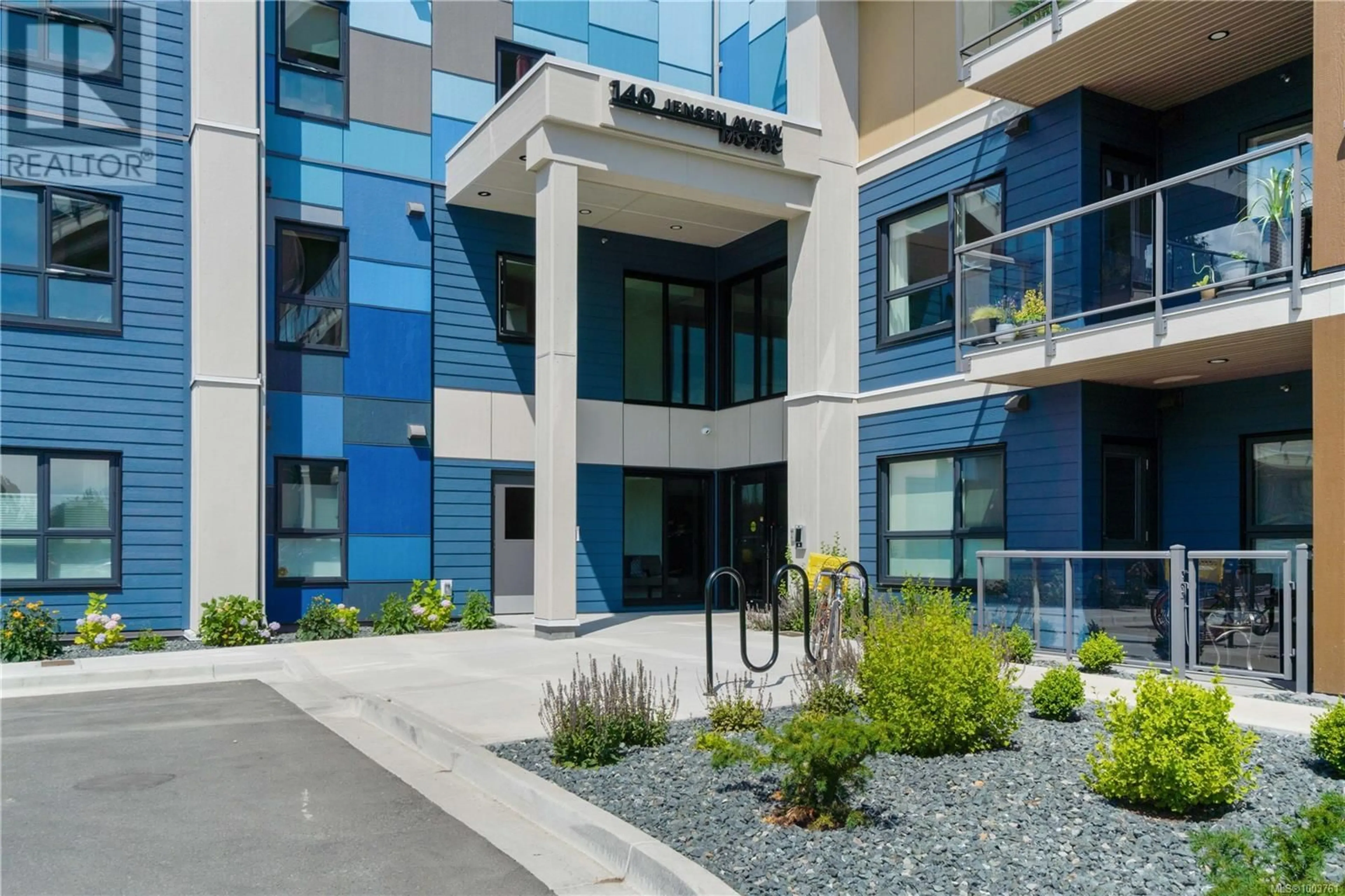 Patio, building for 301 - 140 JENSEN AVENUE WEST, Parksville British Columbia V9P0H7