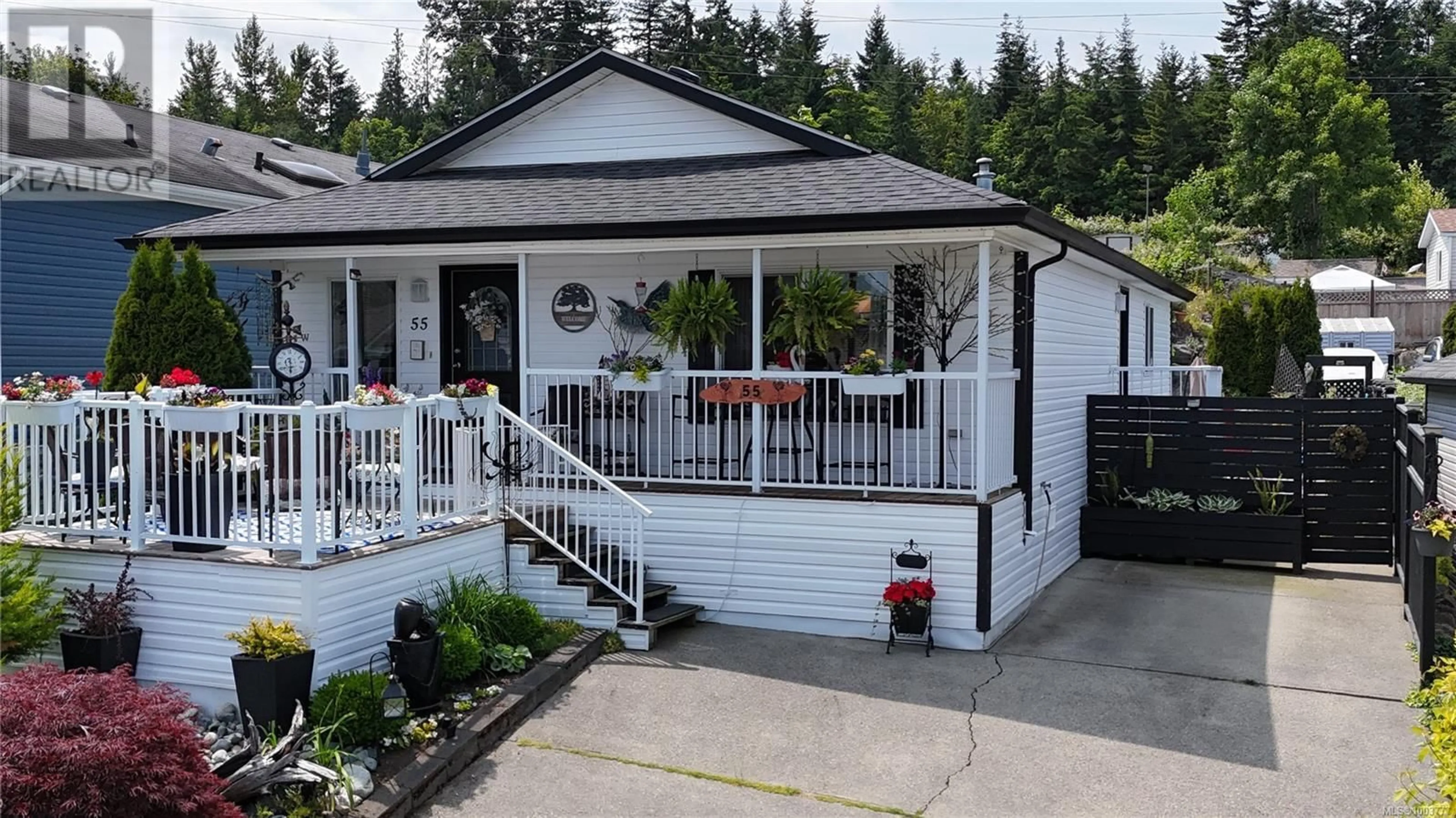 Home with vinyl exterior material, street for 55 - 658 ALDERWOOD DRIVE, Ladysmith British Columbia V9G1R6