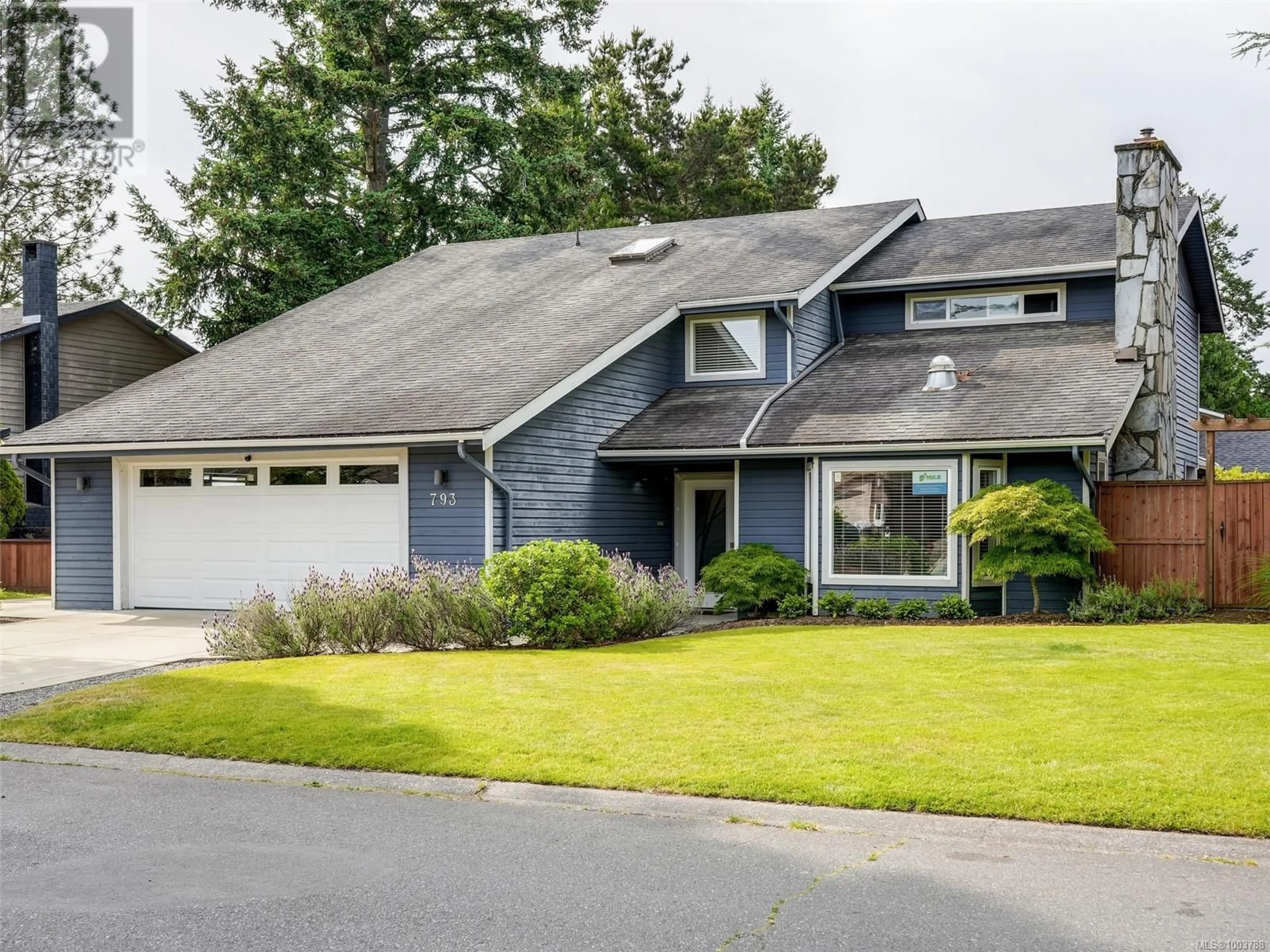 Home with vinyl exterior material, street for 793 KONA CRESCENT, Saanich British Columbia V8X4N9
