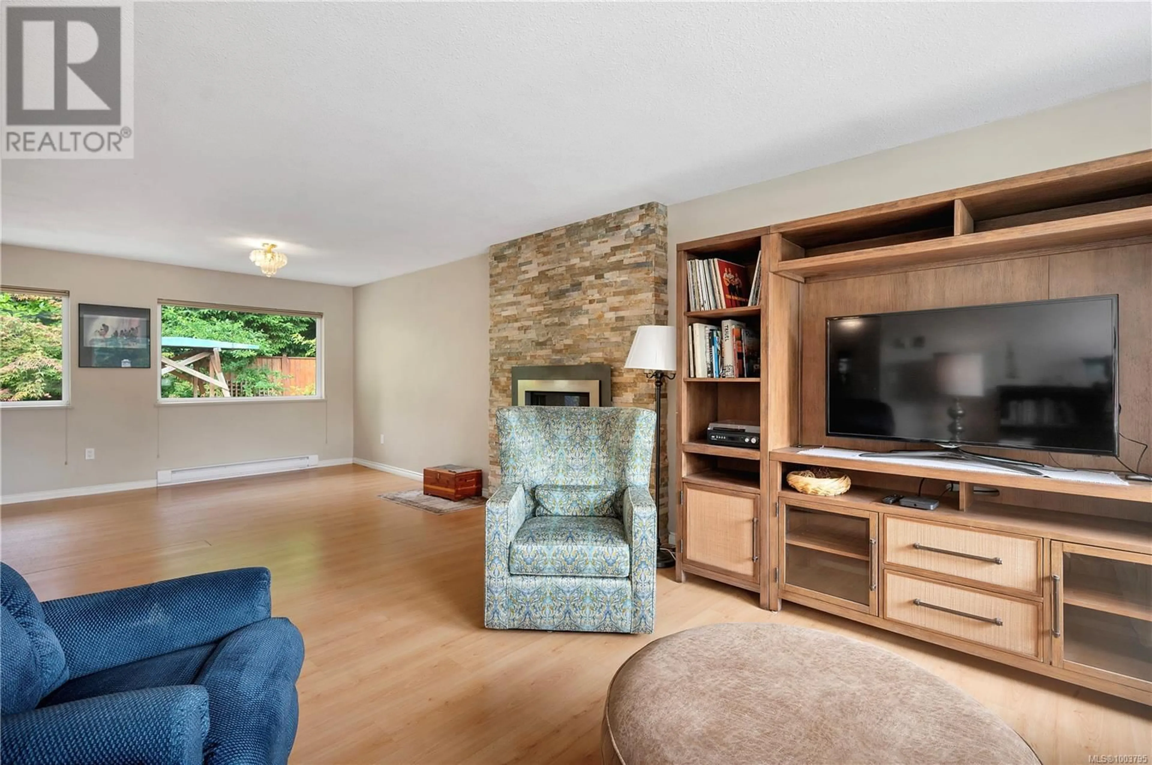 Living room with furniture, wood/laminate floor for 2818 SODERHOLM ROAD, Campbell River British Columbia V9W7E4