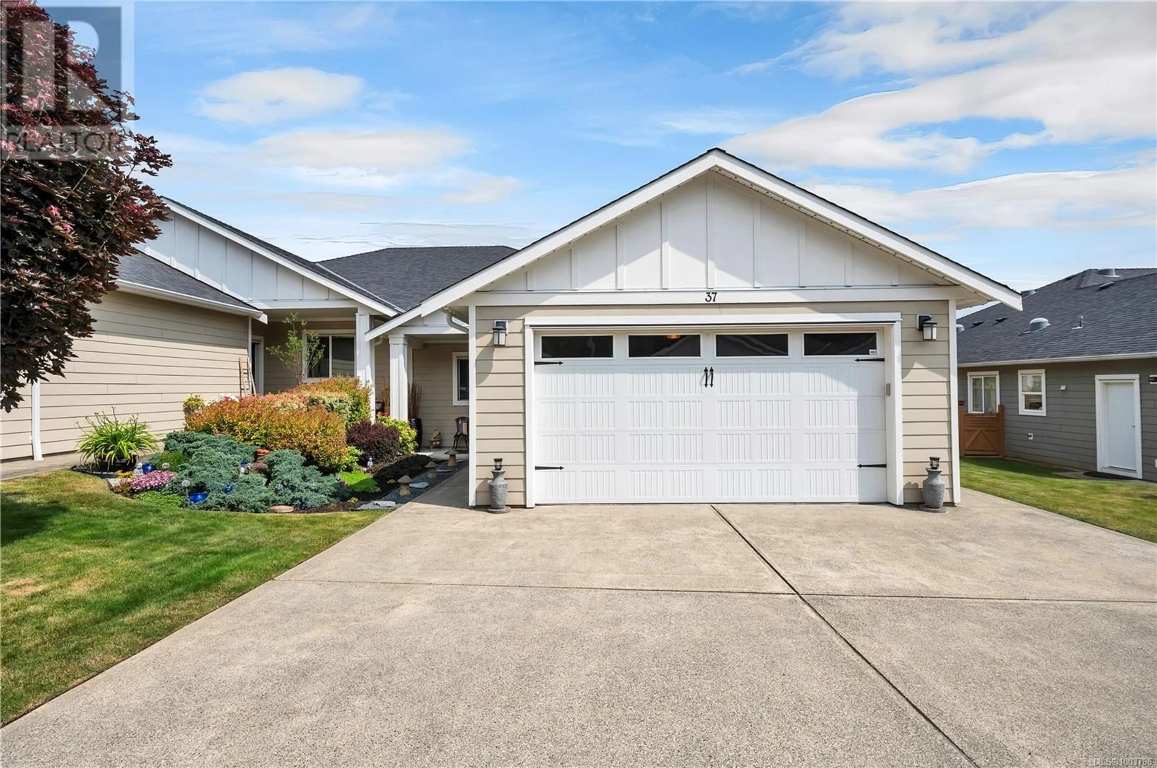 Home with vinyl exterior material, street for 37 - 3647 VERMONT PLACE, Campbell River British Columbia V9H0B9