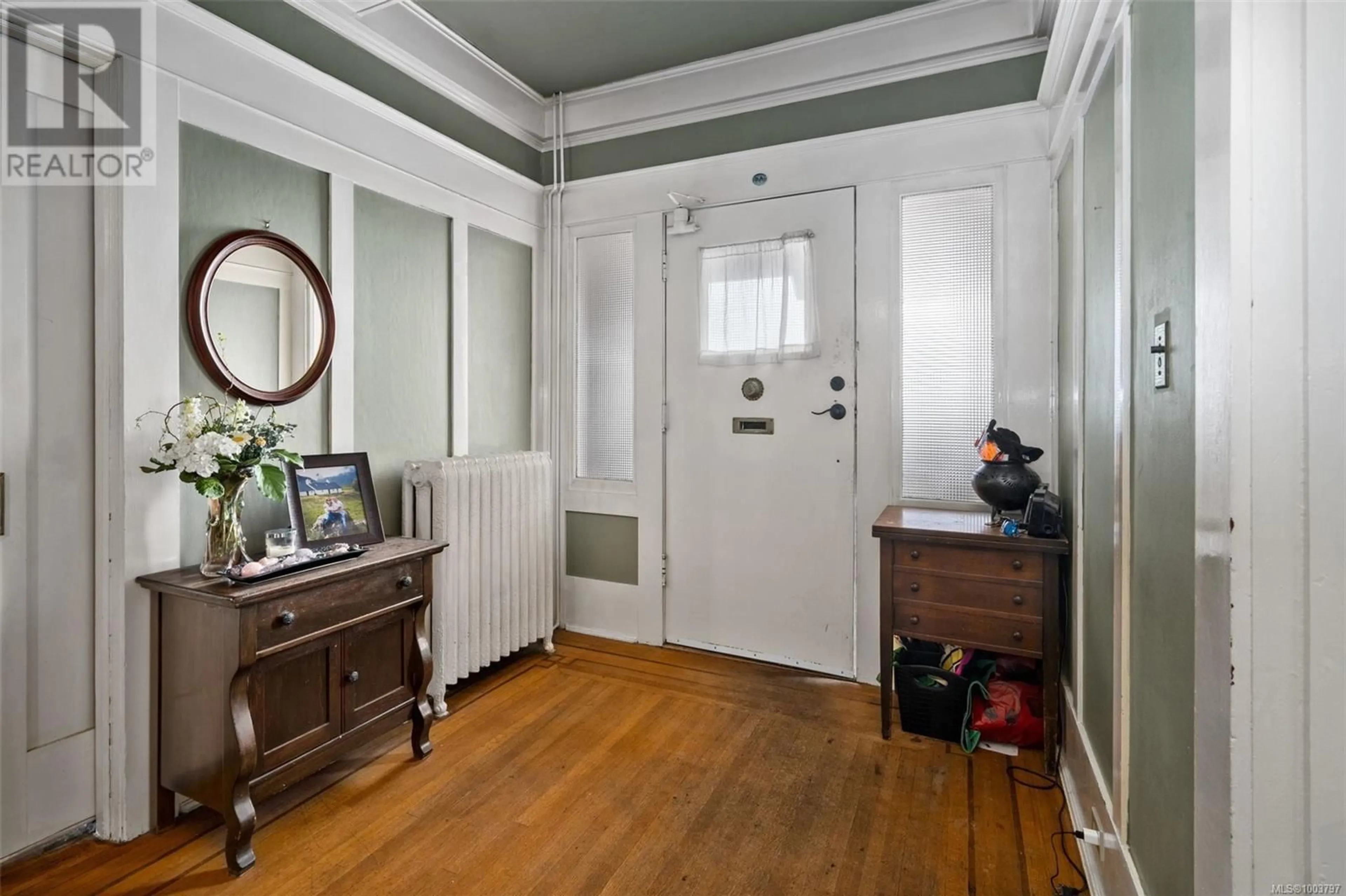 Indoor entryway for 337 MOSS STREET, Victoria British Columbia V8V4M9