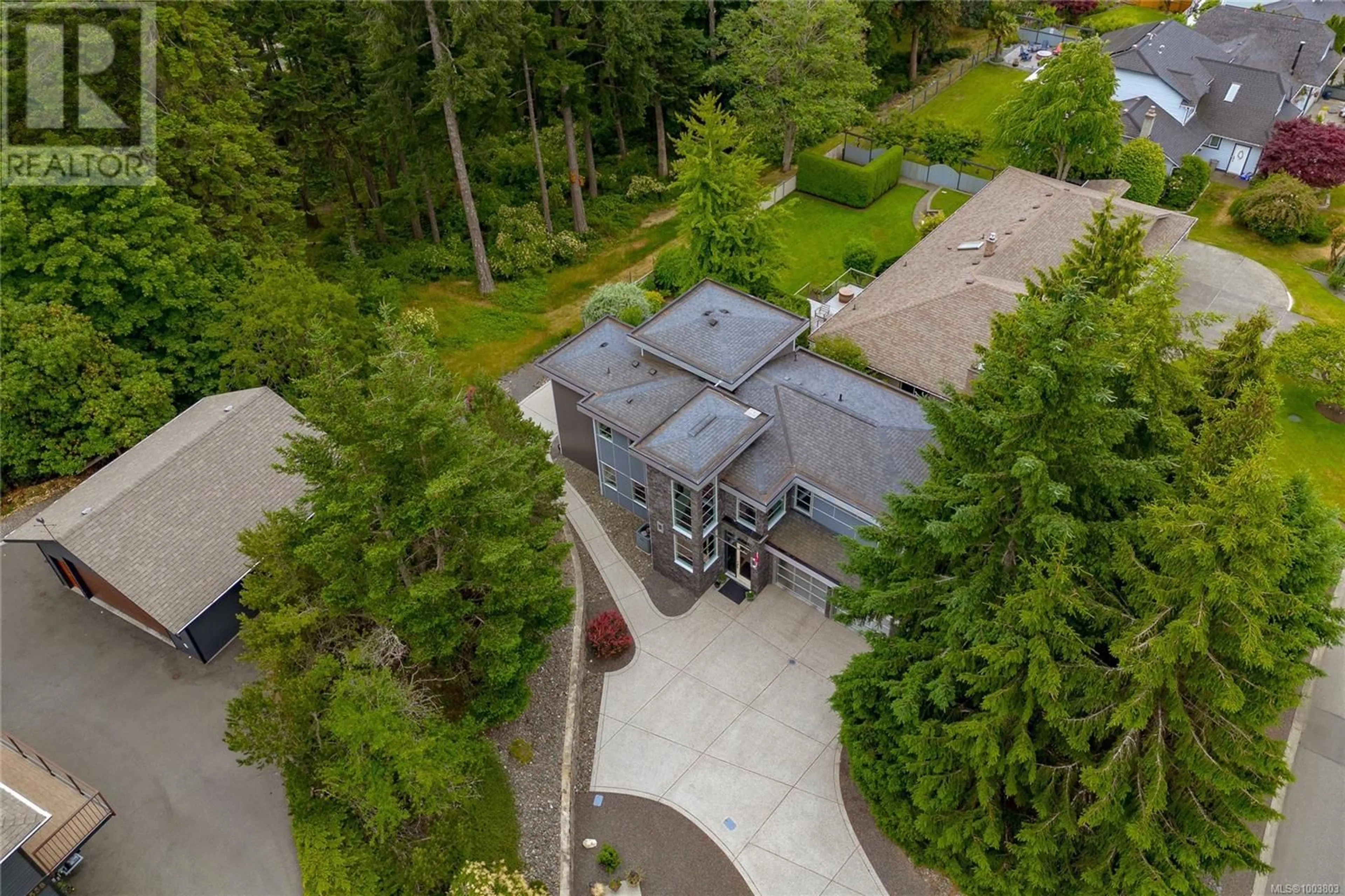 A pic from outside/outdoor area/front of a property/back of a property/a pic from drone, unknown for 556 DELORA DRIVE, Colwood British Columbia V9C3R8