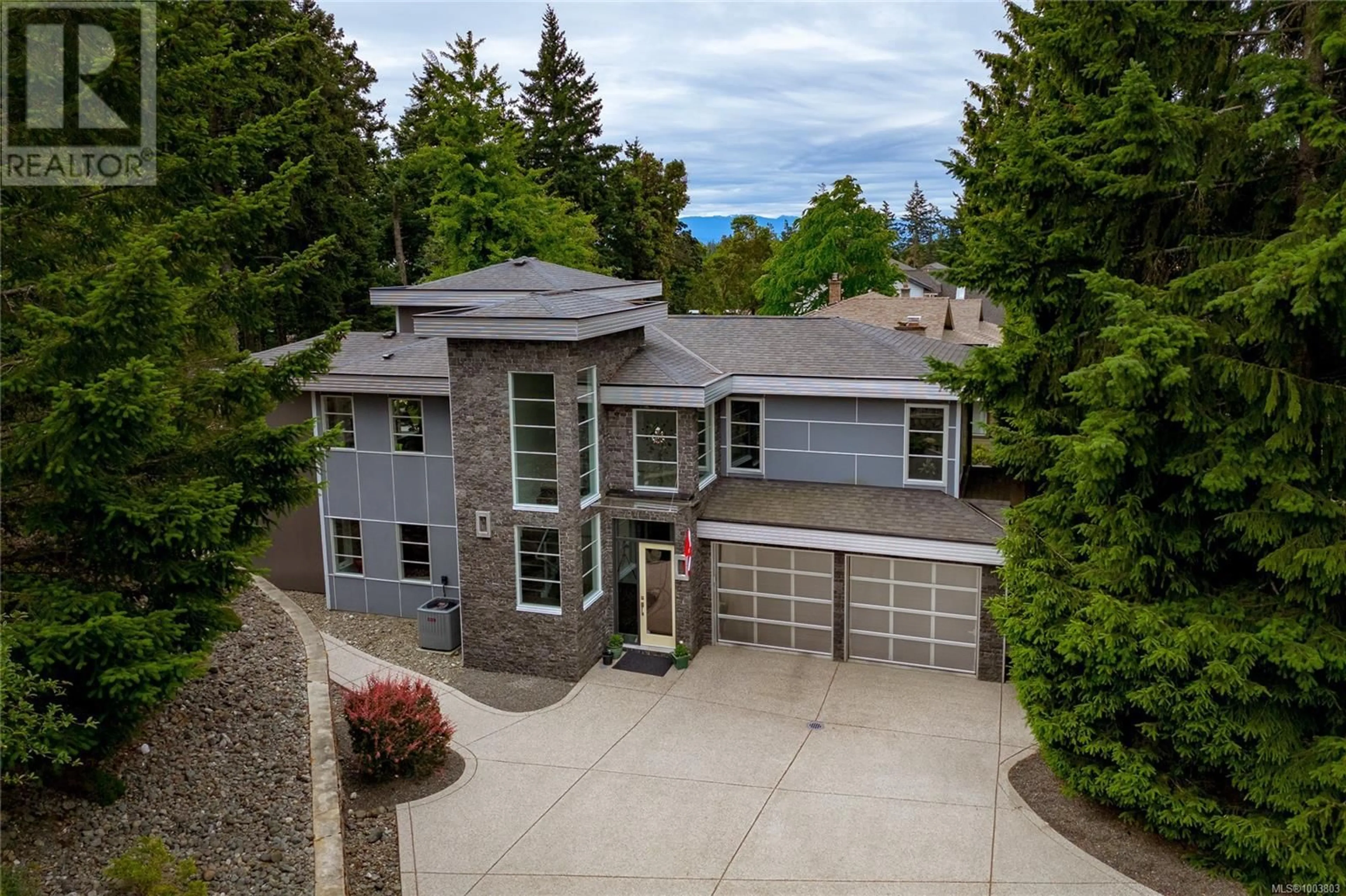 A pic from outside/outdoor area/front of a property/back of a property/a pic from drone, street for 556 DELORA DRIVE, Colwood British Columbia V9C3R8