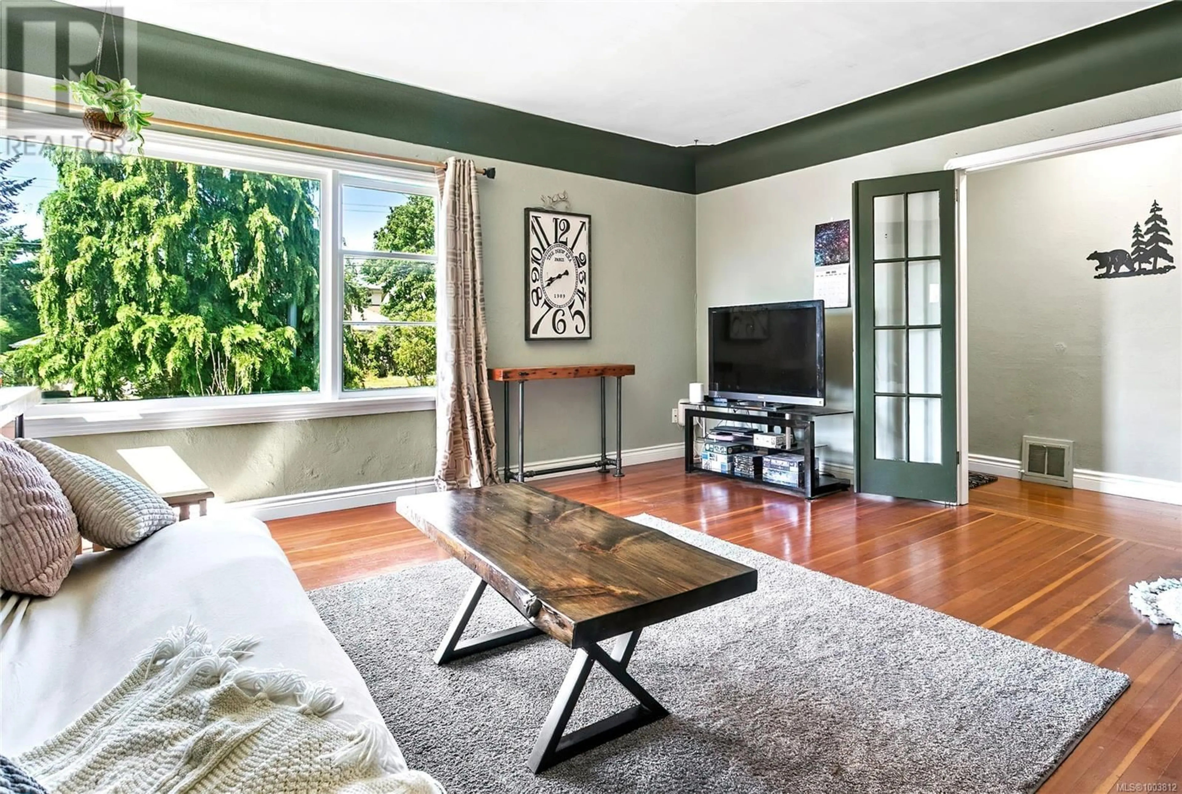 Living room with furniture, unknown for 1815 SAN PEDRO AVENUE, Saanich British Columbia V8N2G3