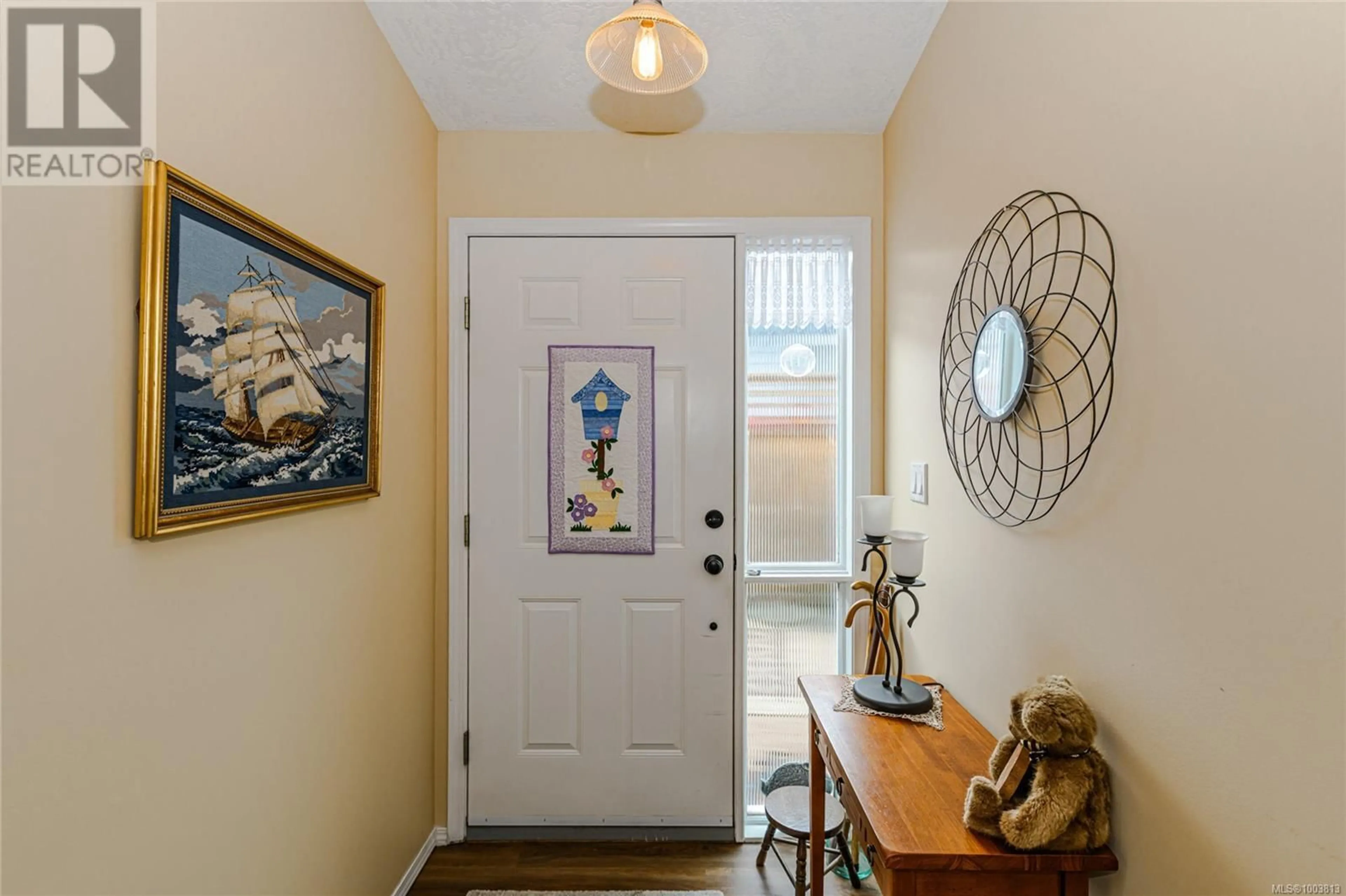 Indoor entryway for 19 EAGLE LANE, View Royal British Columbia V9A7M2