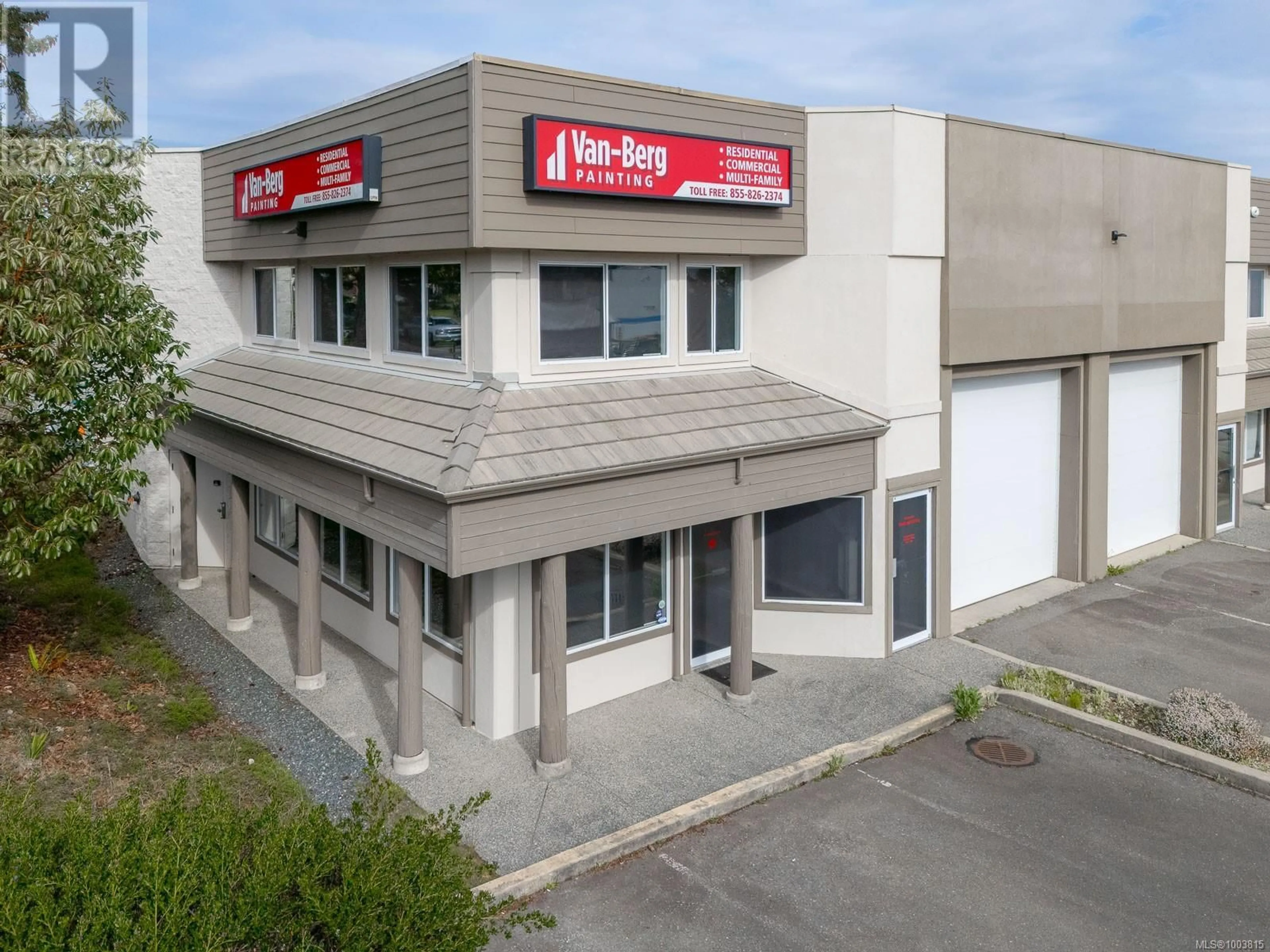 A pic from outside/outdoor area/front of a property/back of a property/a pic from drone, building for 1 - 501 STANFORD AVENUE EAST, Parksville British Columbia V9P1V7