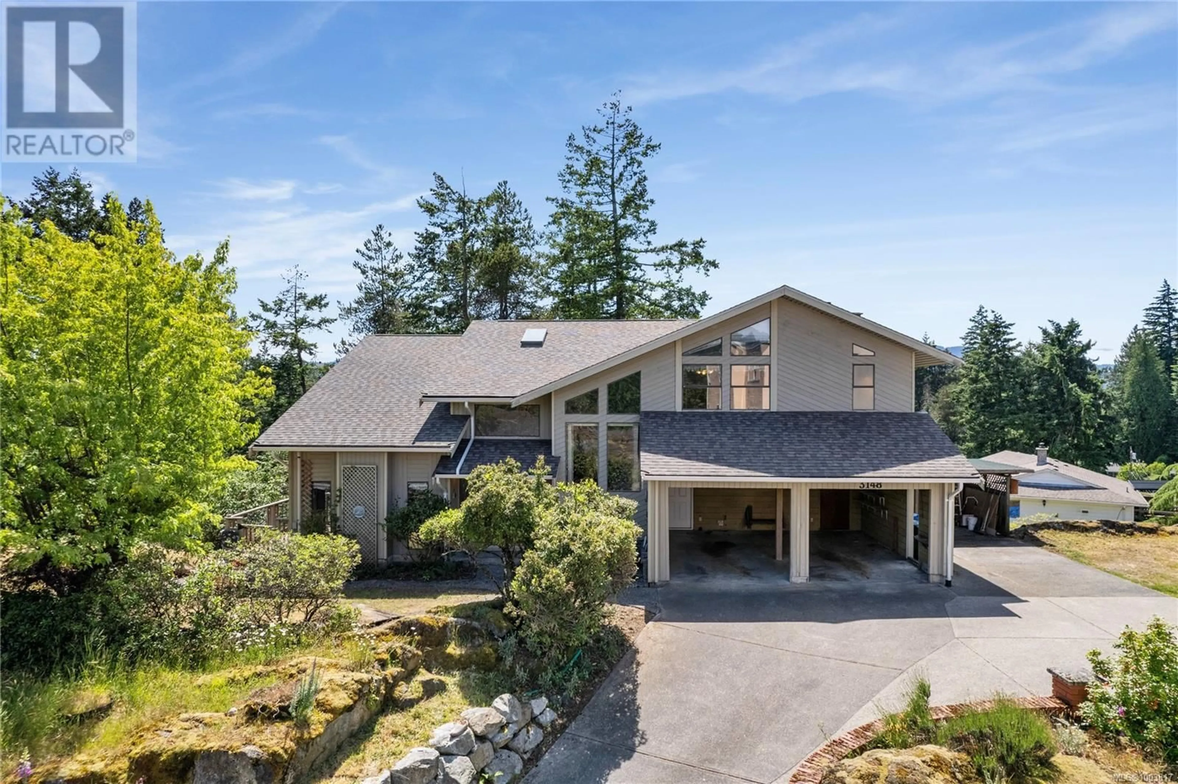 A pic from outside/outdoor area/front of a property/back of a property/a pic from drone, mountain view for 3148 ROBIN HOOD DRIVE, Nanaimo British Columbia V9T1P1