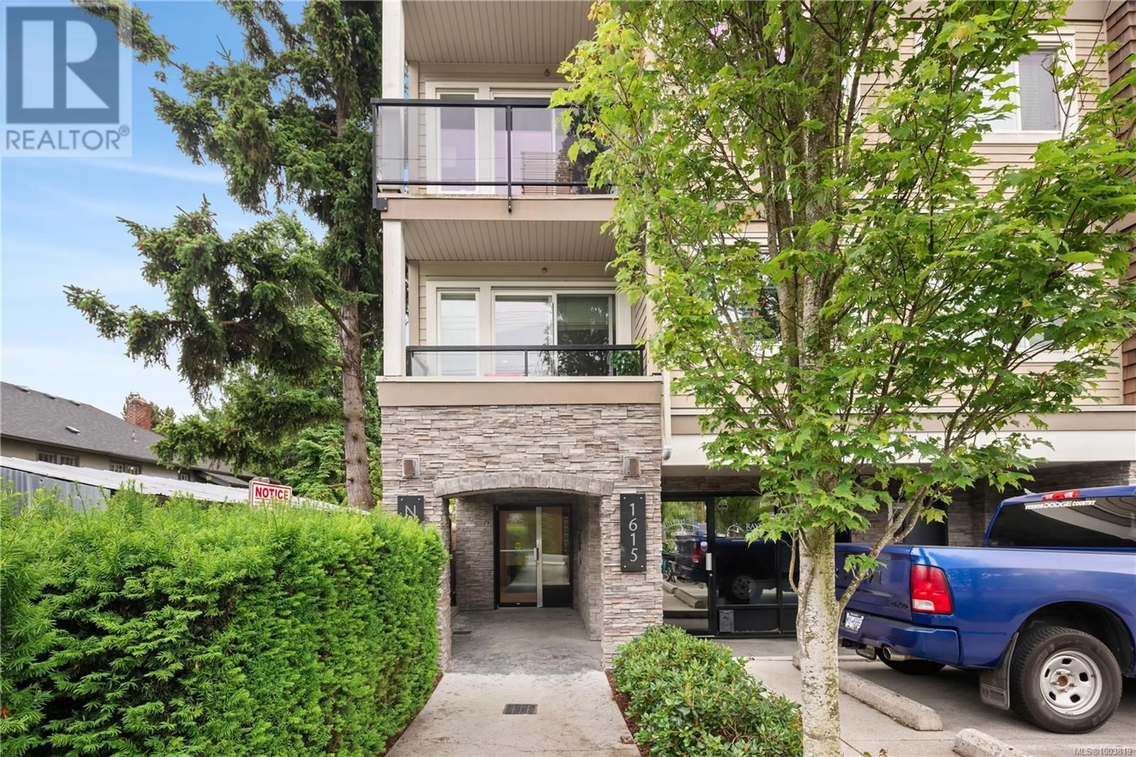Unknown for 404 - 1615 BAY STREET, Victoria British Columbia V8R2B7