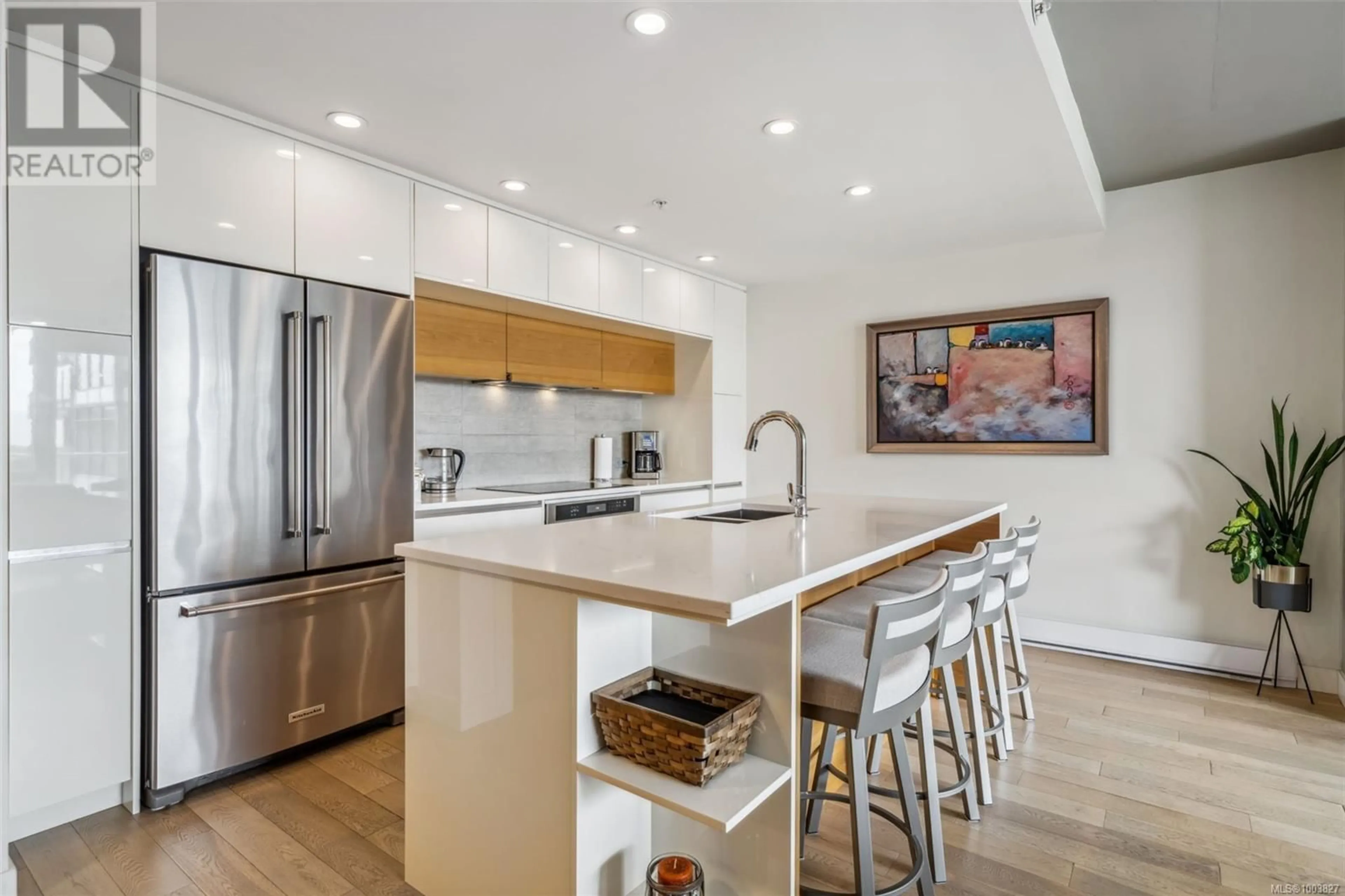 Contemporary kitchen, wood/laminate floor for 601 - 989 JOHNSON STREET, Victoria British Columbia V8V0E3