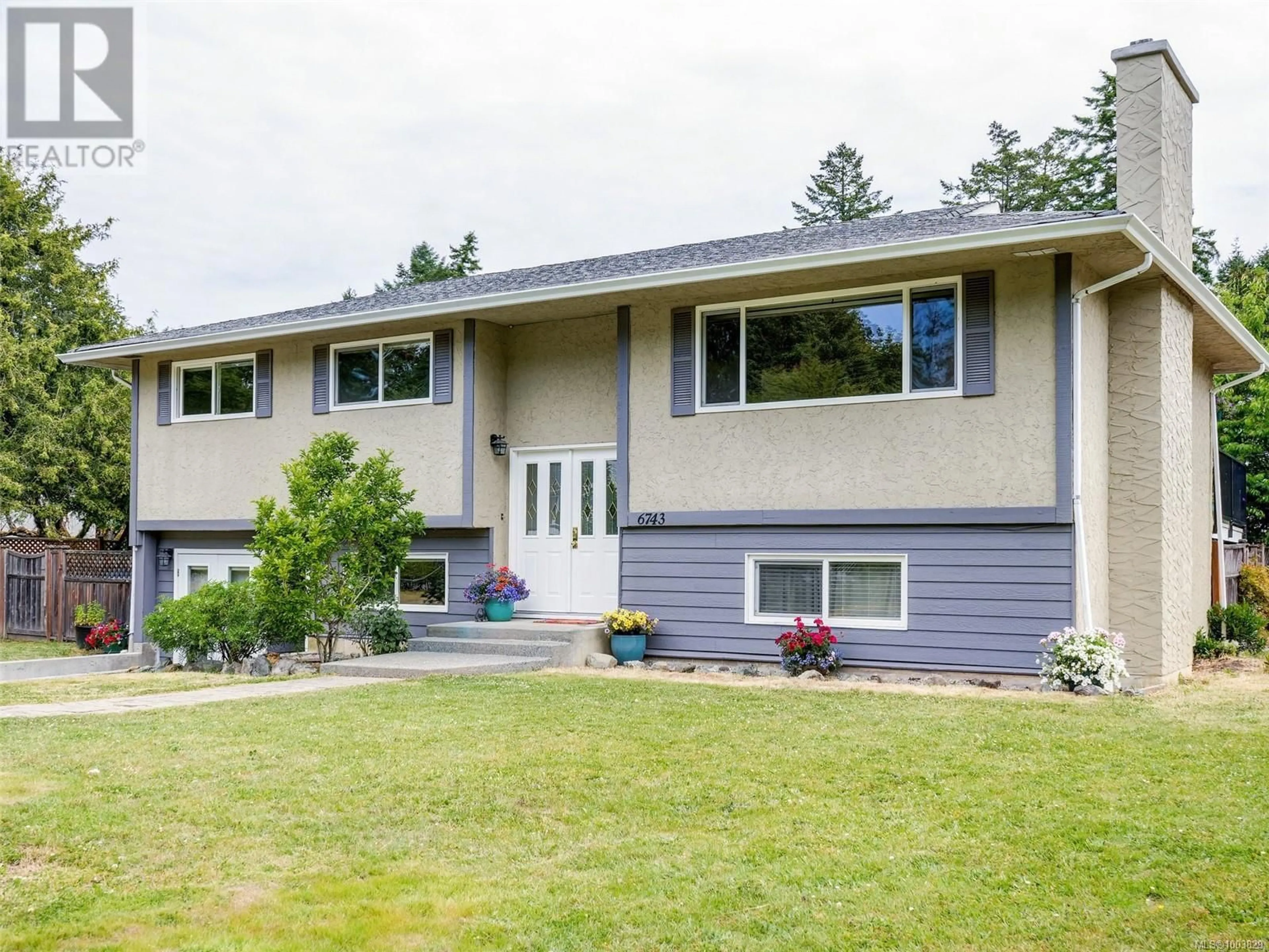 Home with vinyl exterior material, street for 6743 WENDONNA PLACE, Central Saanich British Columbia V8M1A5