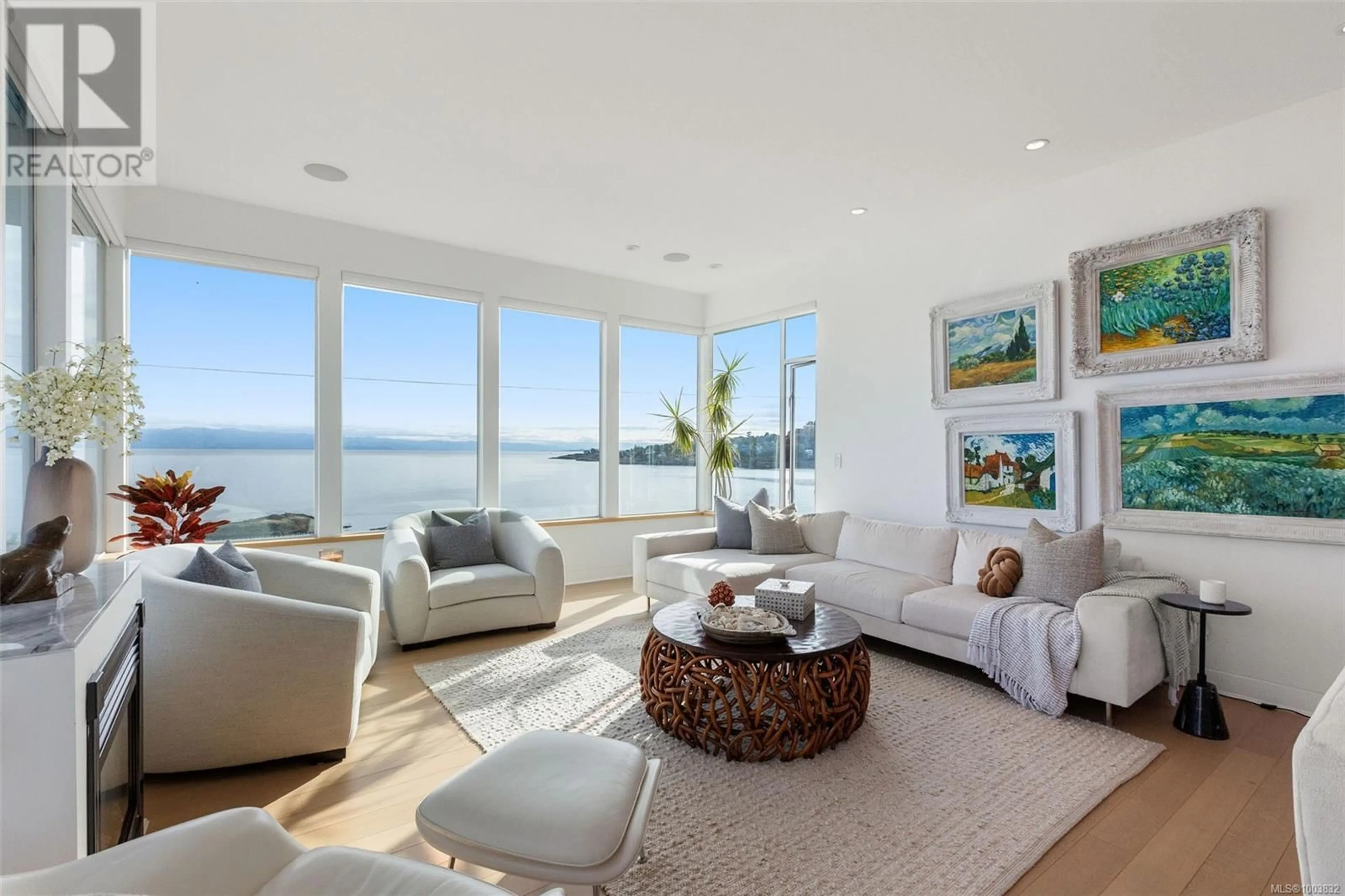 Living room with furniture, unknown for 572 BEACH DRIVE, Oak Bay British Columbia V8S2M5