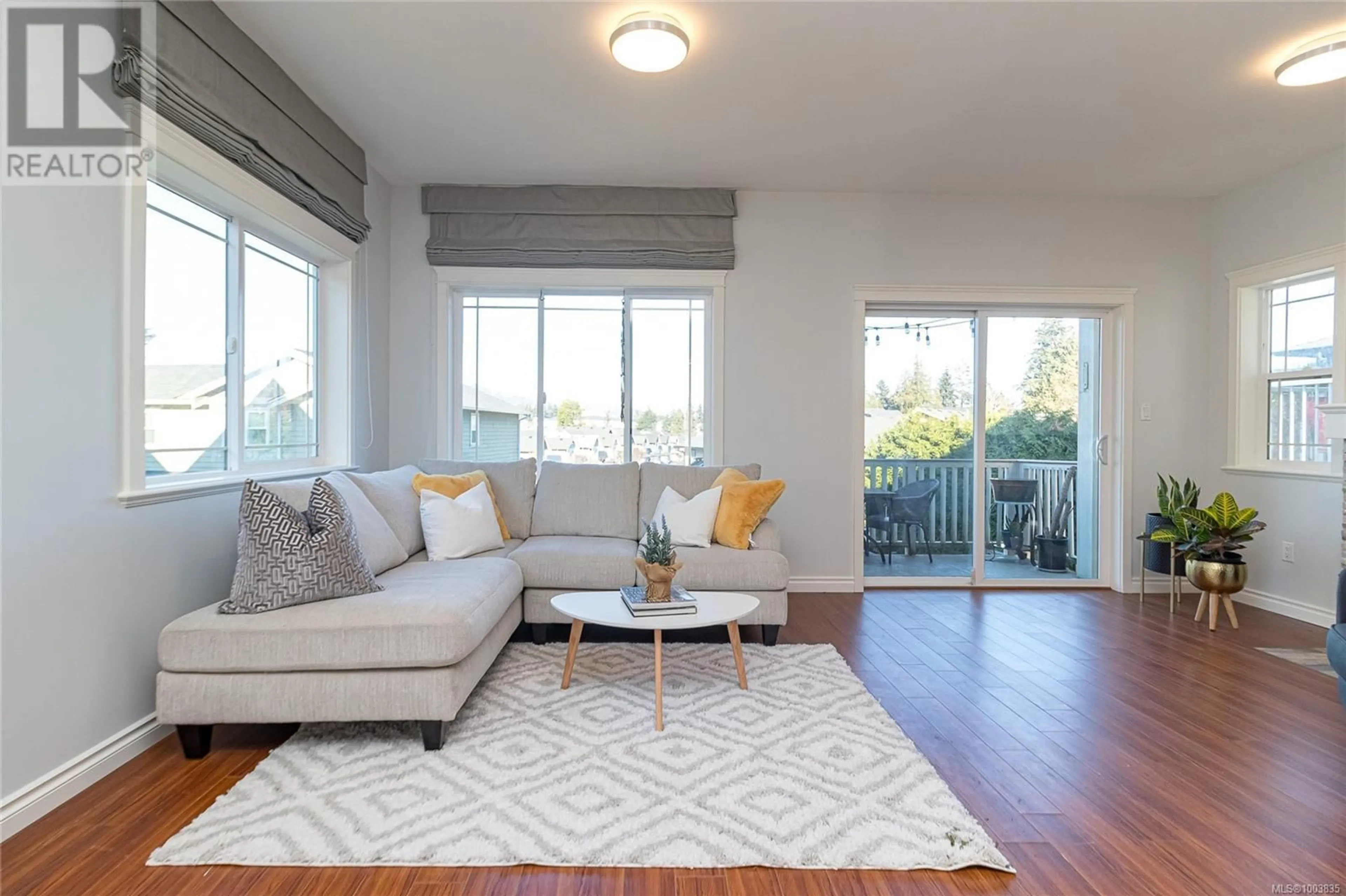 Living room with furniture, wood/laminate floor for 952 WALFRED ROAD, Langford British Columbia V9C2P4