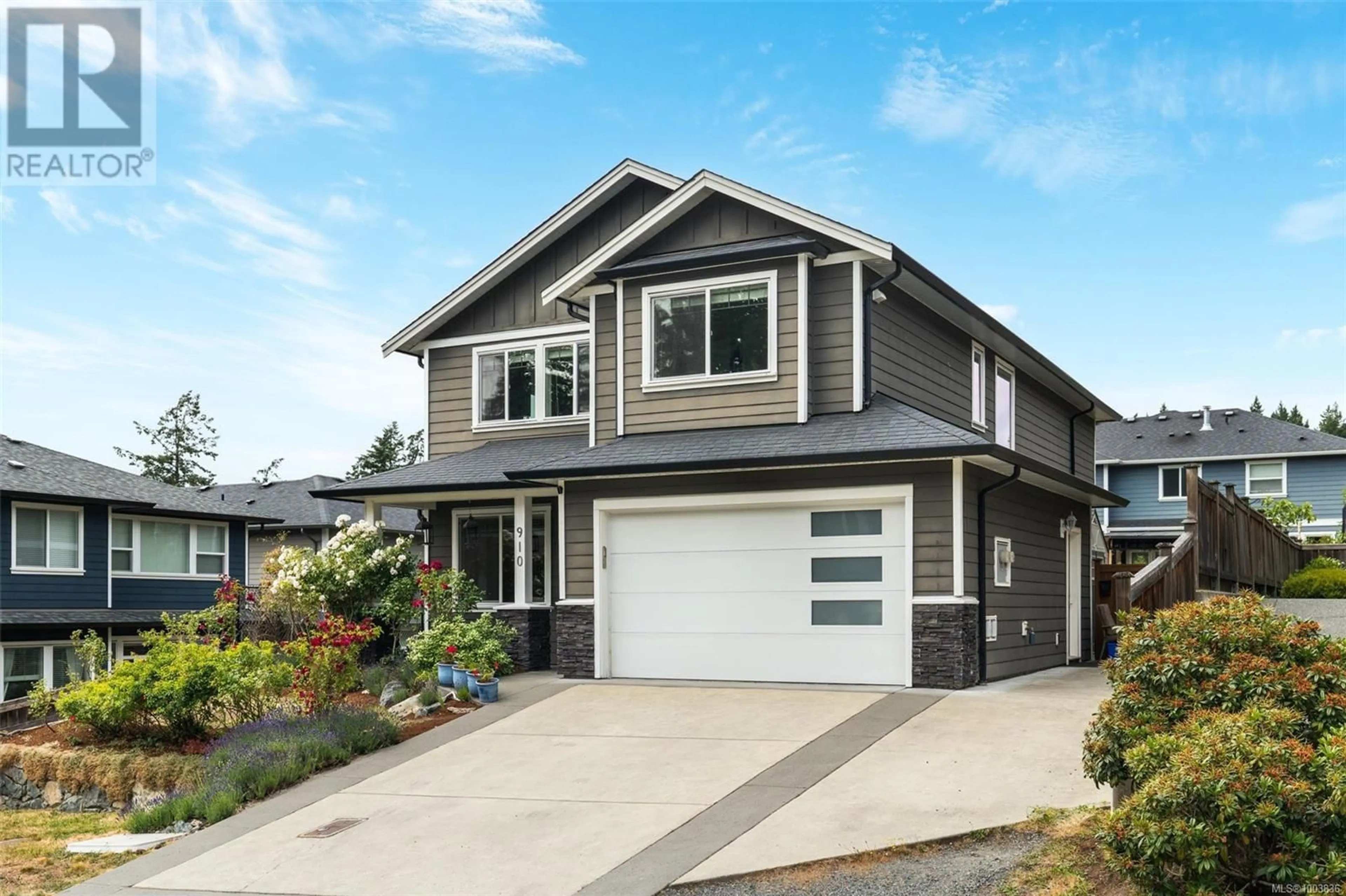Home with vinyl exterior material, street for 910 ANCONA AVENUE, Langford British Columbia V9C0L3
