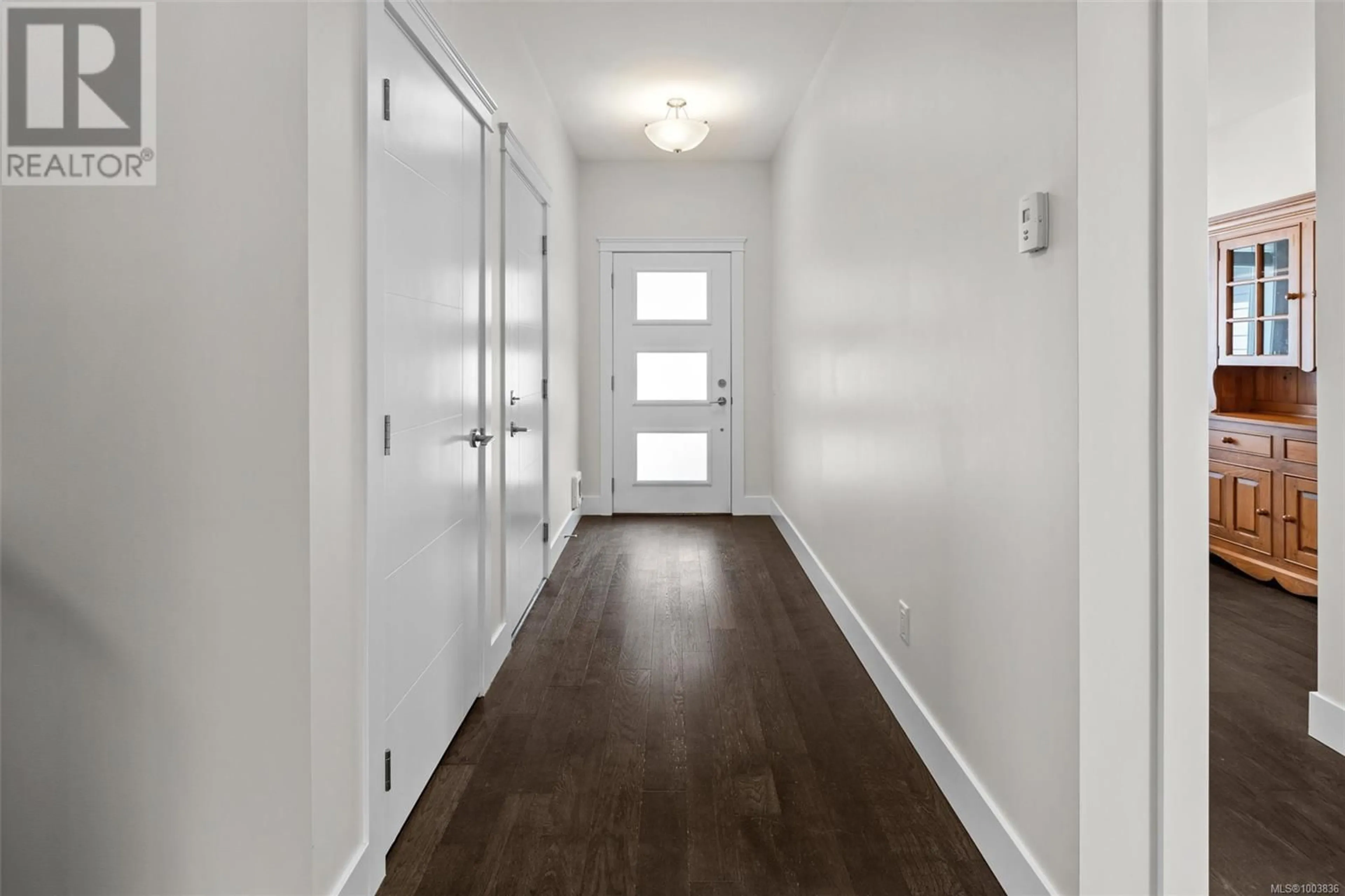 Indoor entryway for 910 ANCONA AVENUE, Langford British Columbia V9C0L3