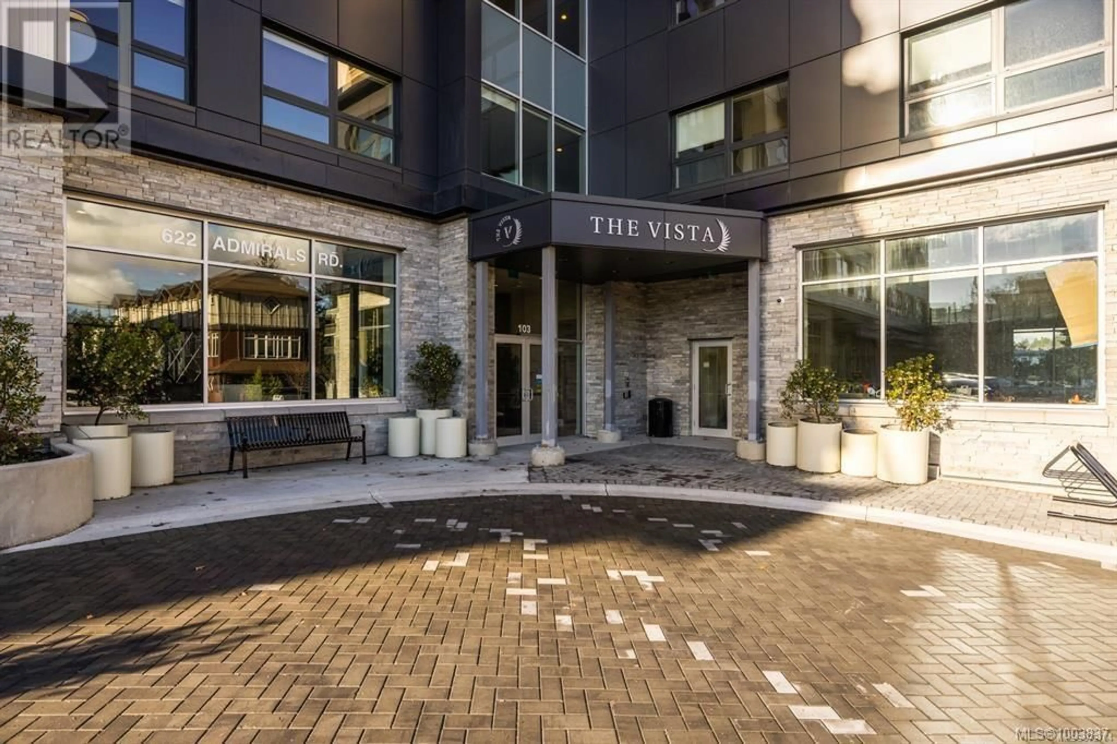Patio, street for 901 - 622 ADMIRALS ROAD, Esquimalt British Columbia V9A2N7