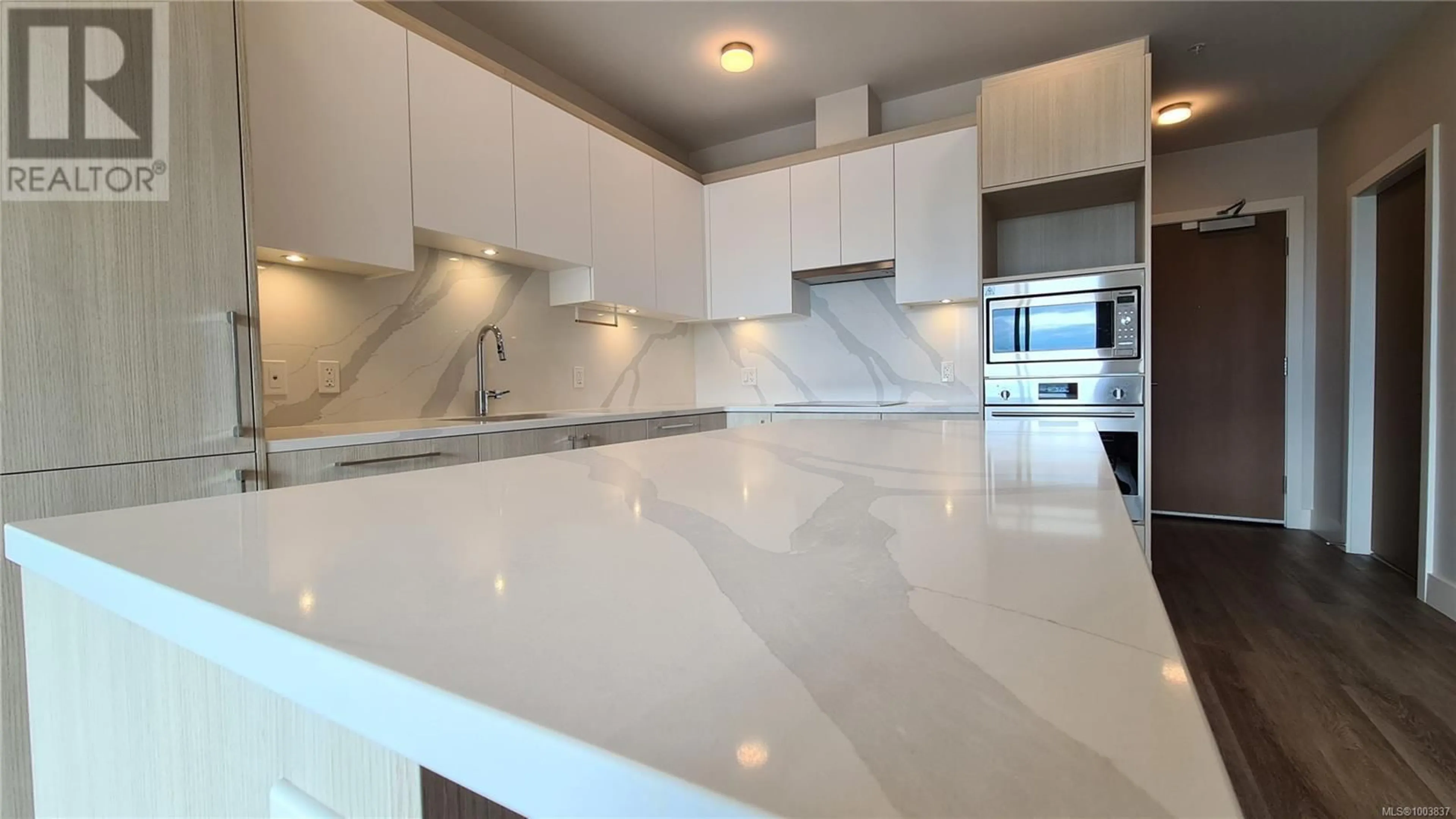 Open concept kitchen, ceramic/tile floor for 901 - 622 ADMIRALS ROAD, Esquimalt British Columbia V9A2N7