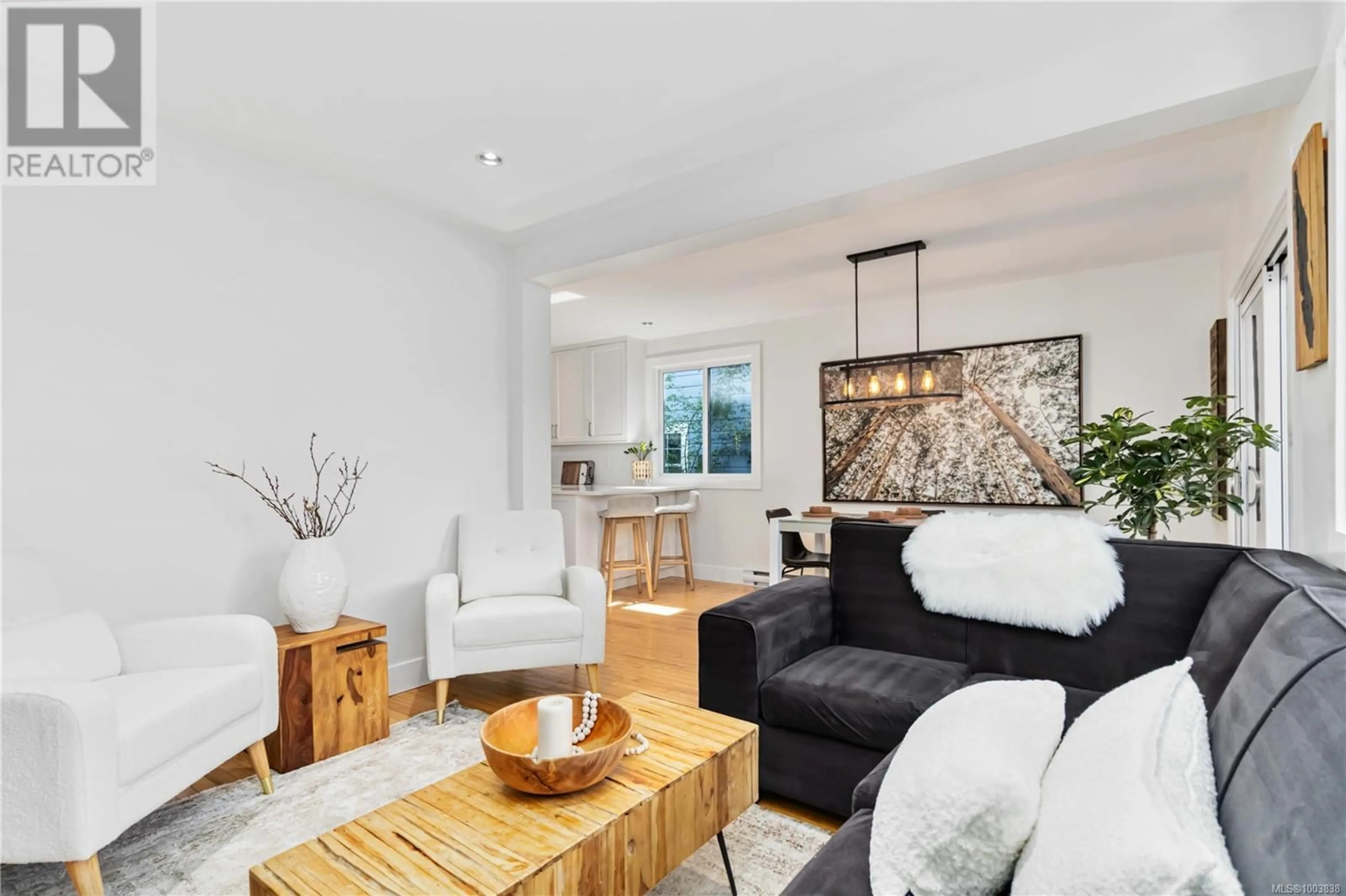 Living room with furniture, unknown for 126 RENDALL STREET, Victoria British Columbia V8V2E5