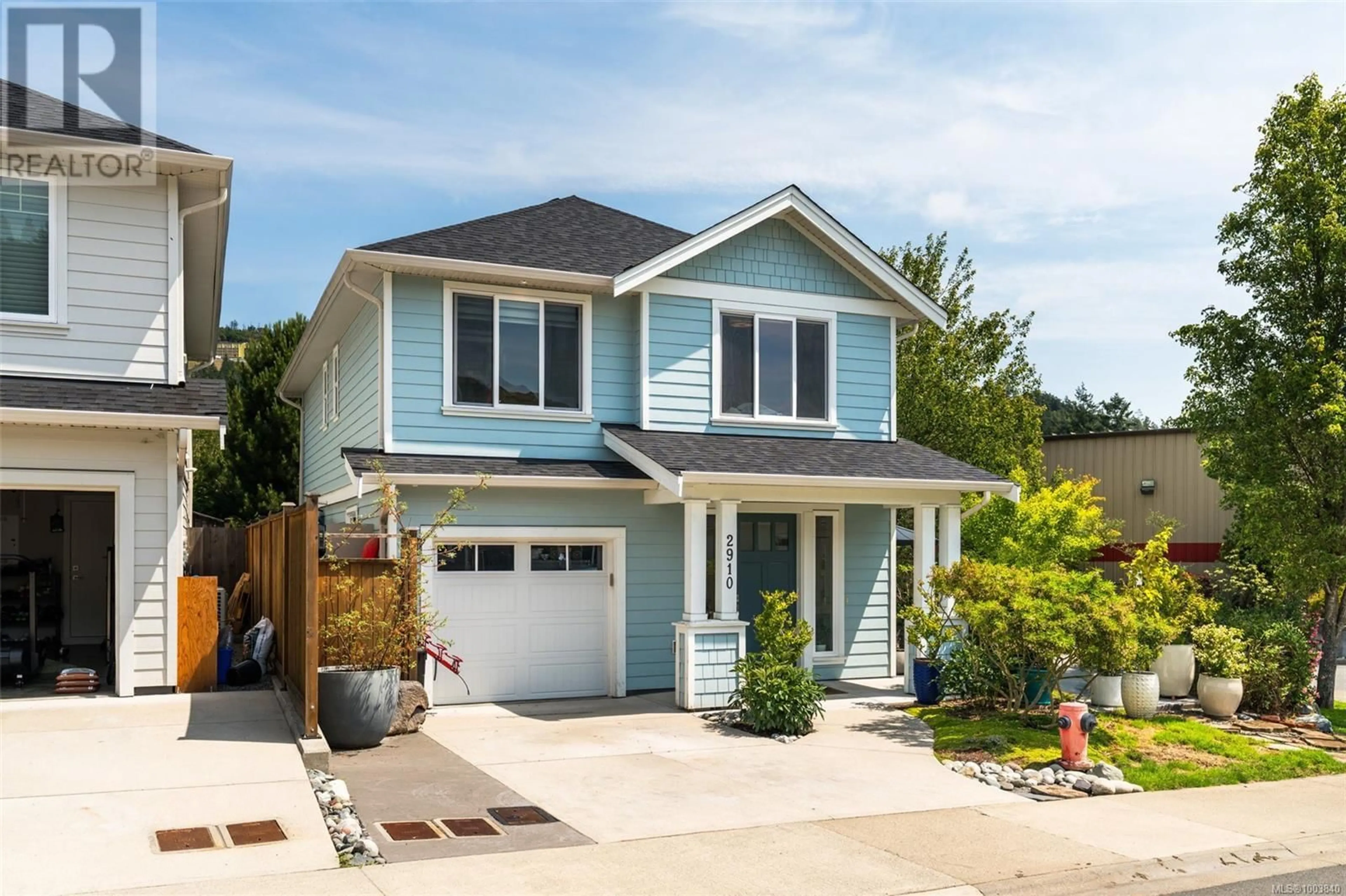 Home with vinyl exterior material, street for 2910 BURLINGTON CRESCENT, Langford British Columbia V9B0K6